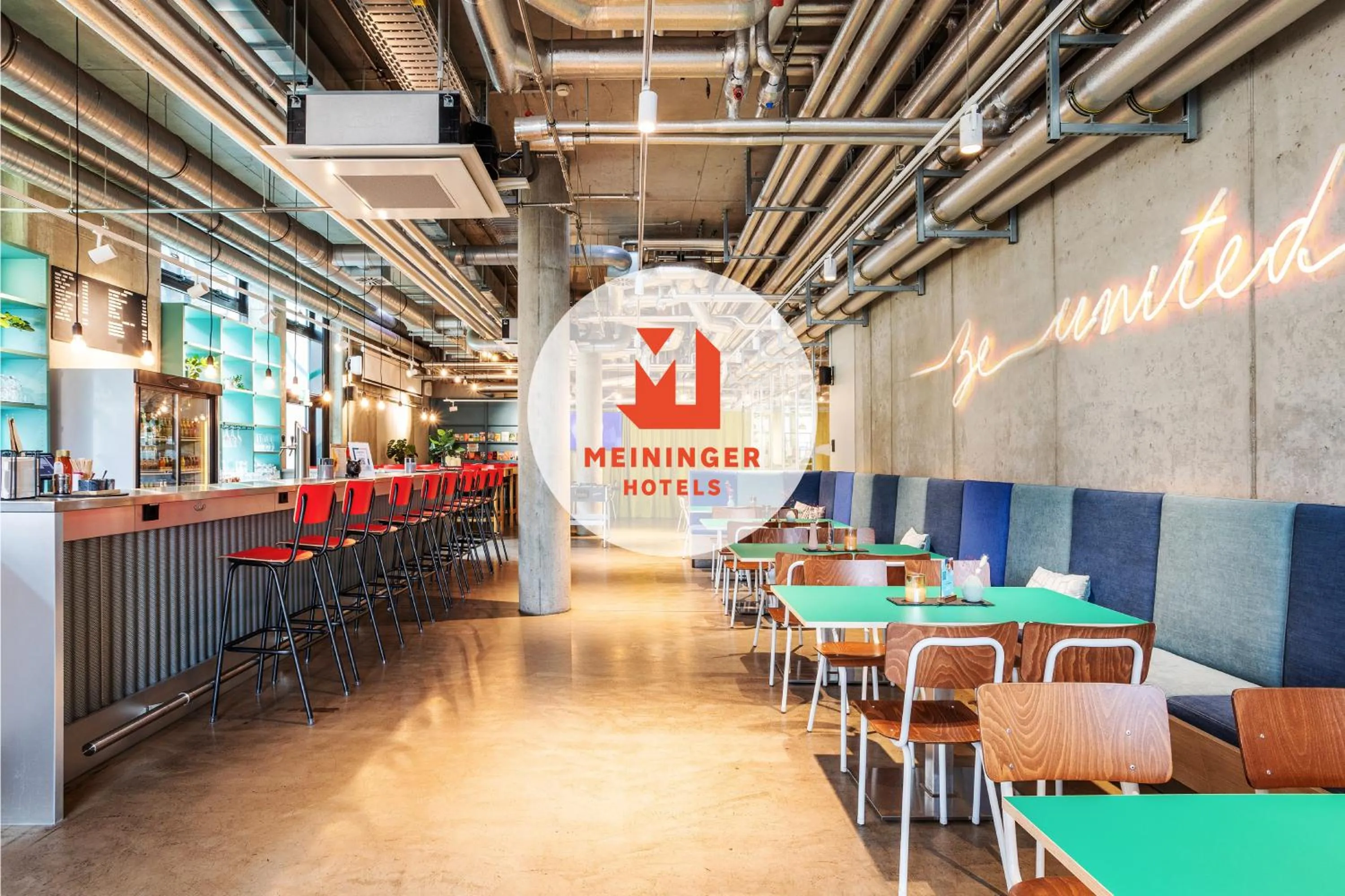 Lobby or reception in MEININGER Hotel Berlin East Side Gallery