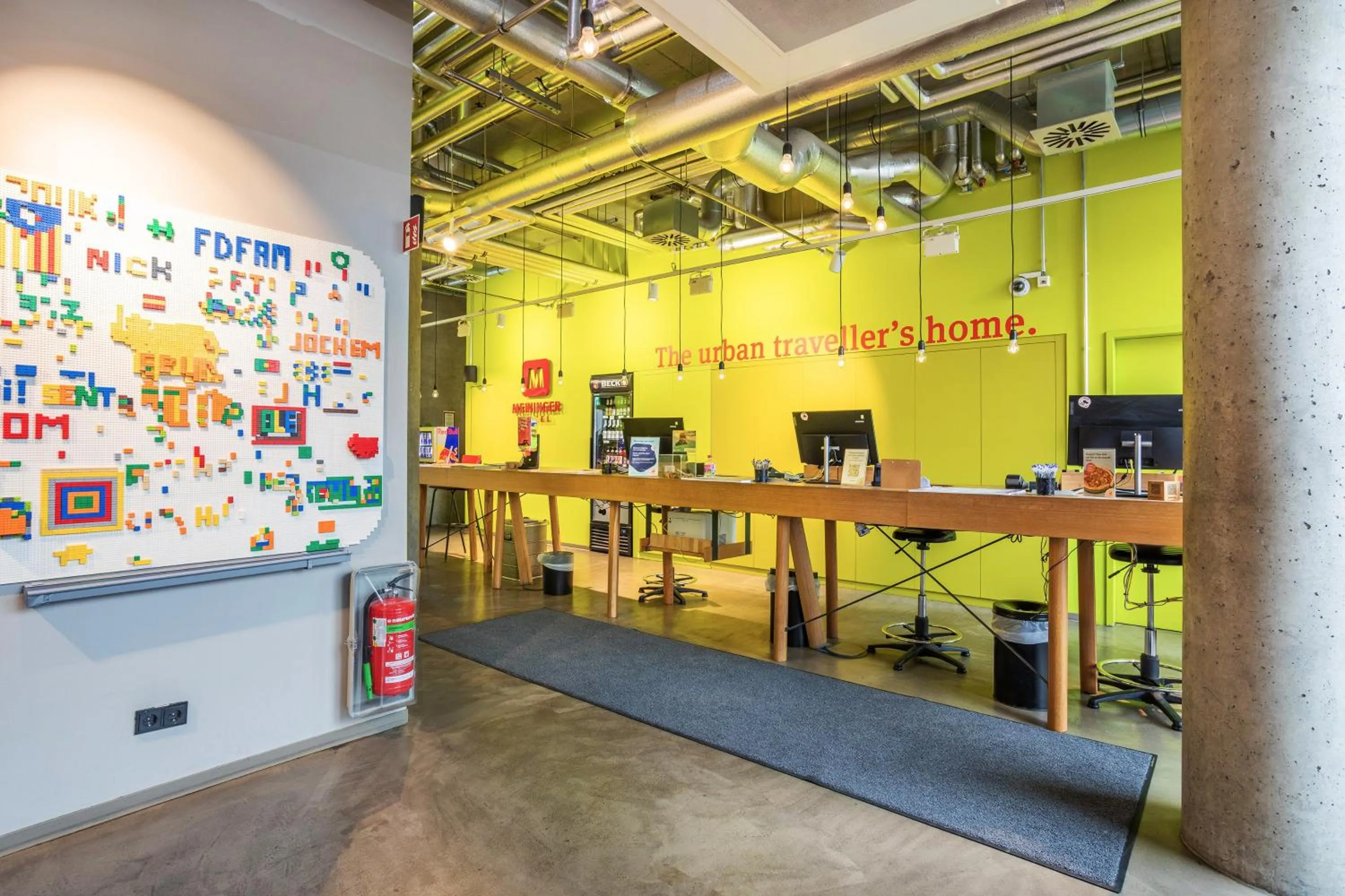 Lobby or reception in MEININGER Hotel Berlin East Side Gallery