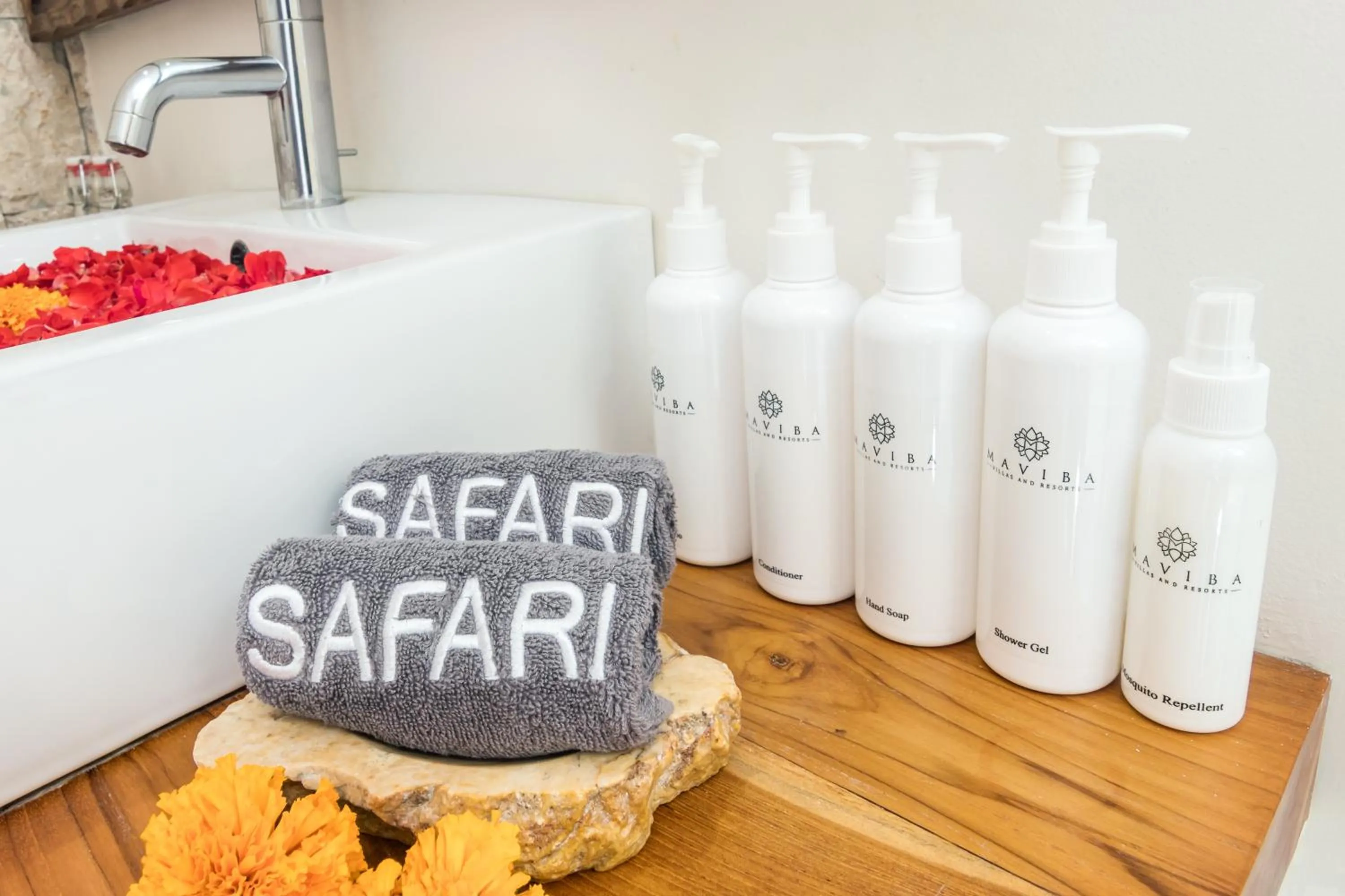 Logo/Certificate/Sign in Villa Safari