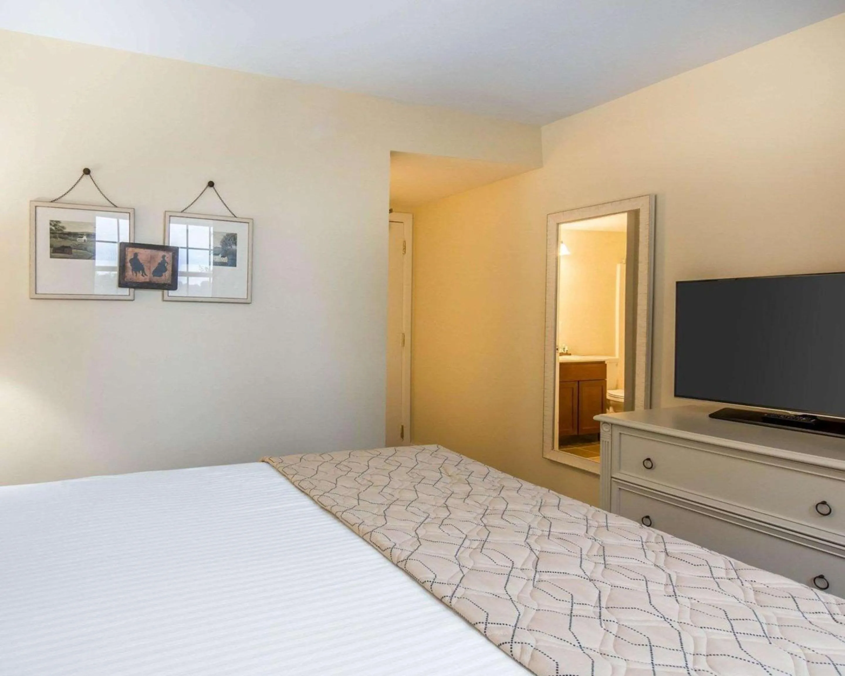 Bedroom, Bed in Bluegreen Vacations Shenandoah Crossing, an Ascend Collection Resort