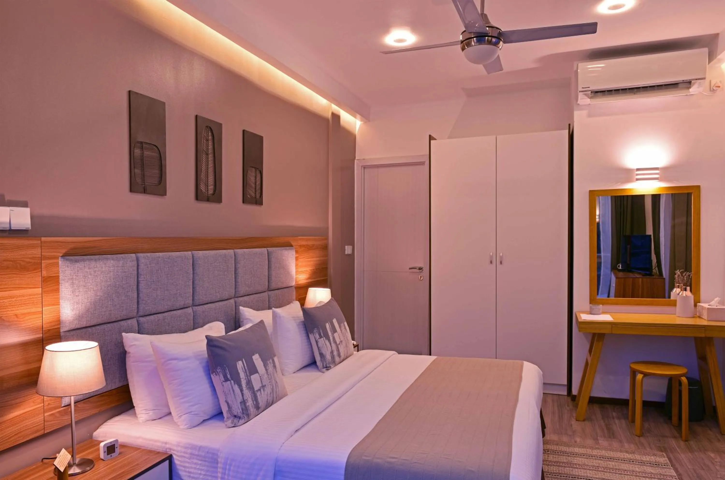 Photo of the whole room, Bed in Veli Vilaa