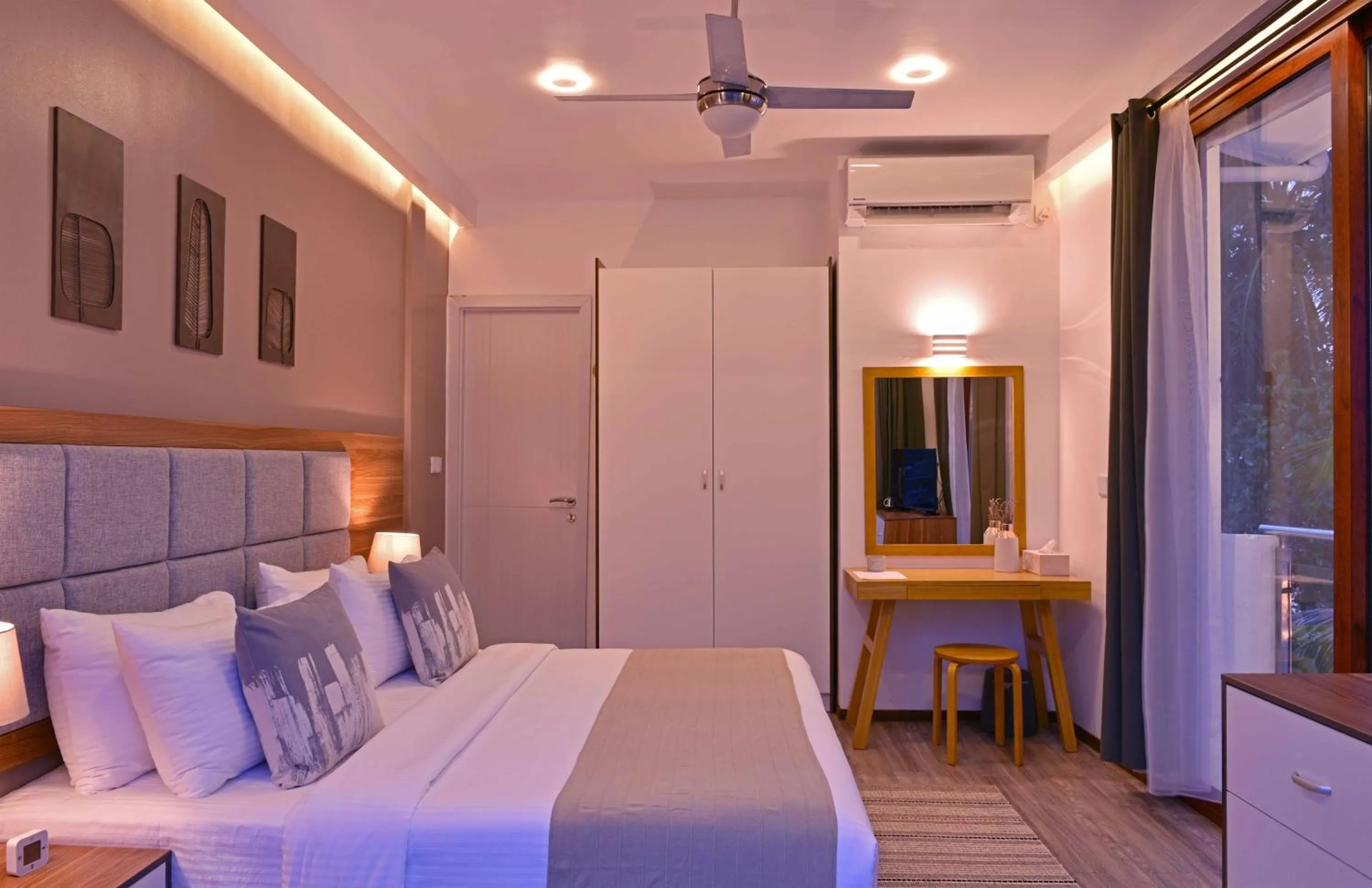 Photo of the whole room, Bed in Veli Vilaa