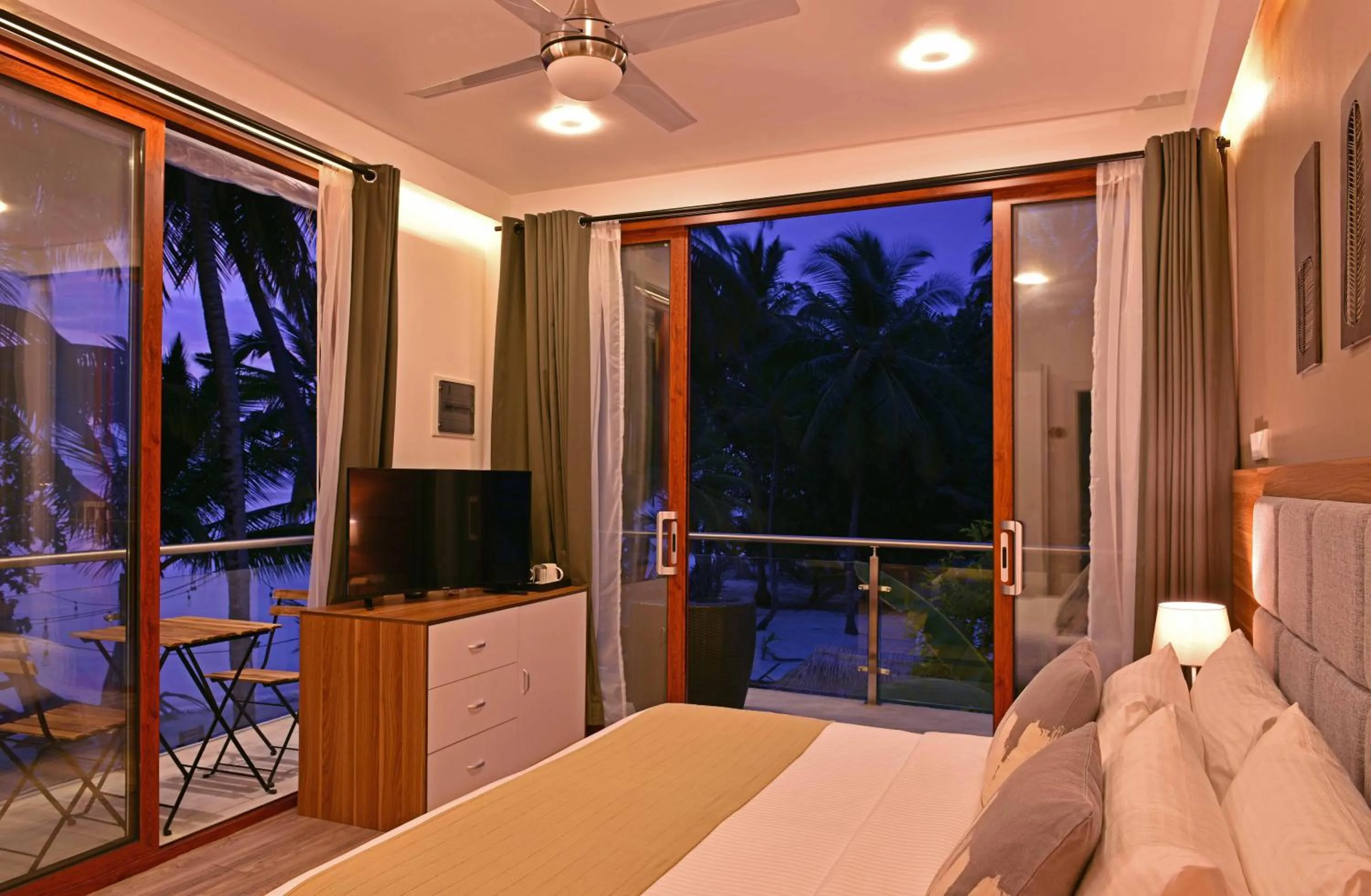 Photo of the whole room, Bed in Veli Vilaa