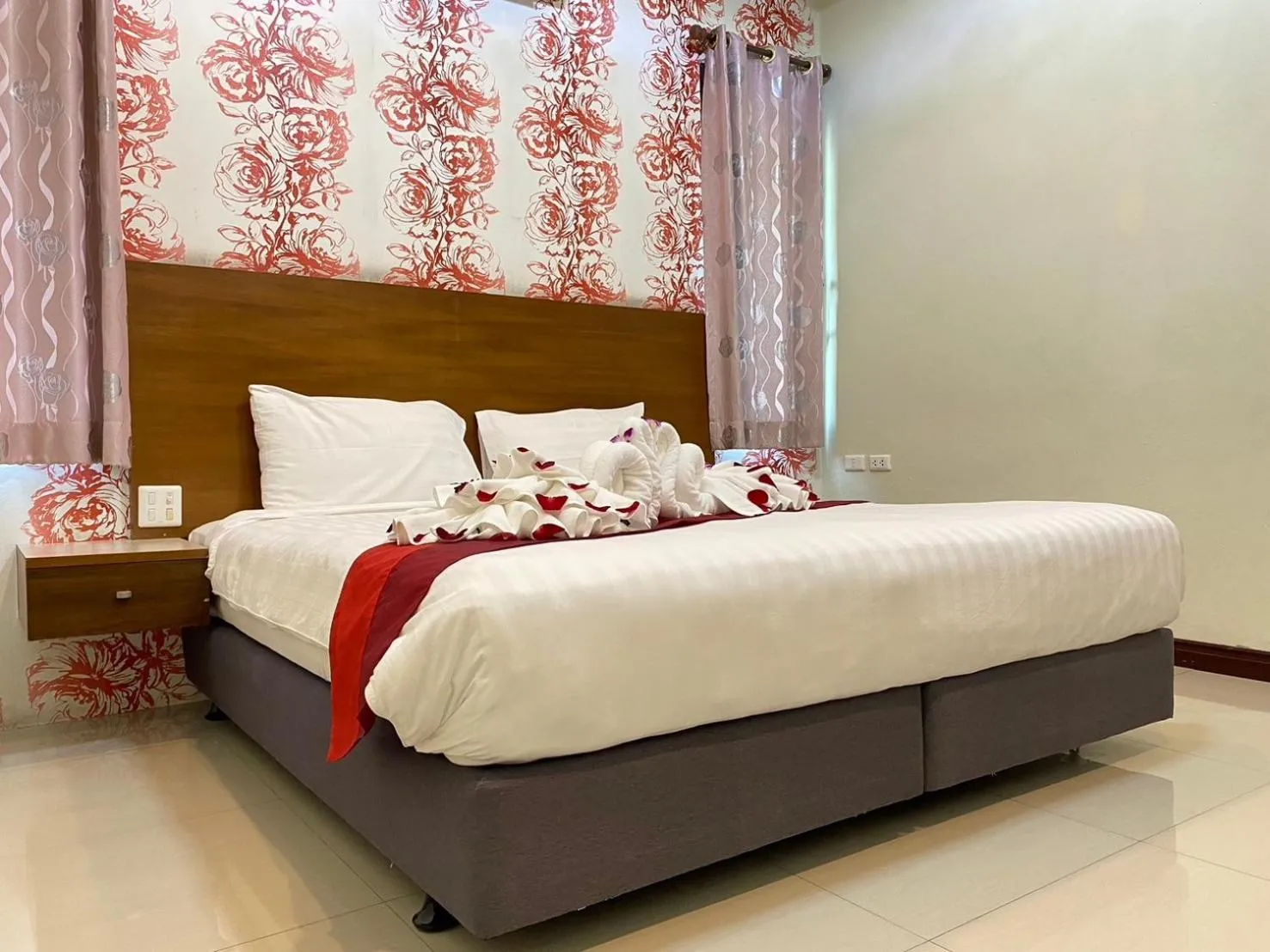 Bed in Chaophayathara Riverside Hotel