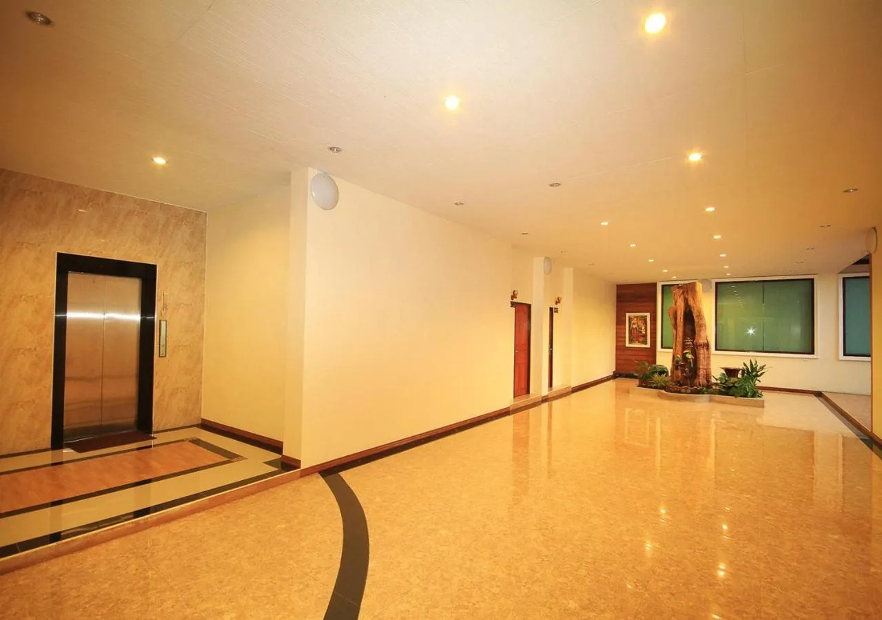 Area and facilities in Chaophayathara Riverside Hotel