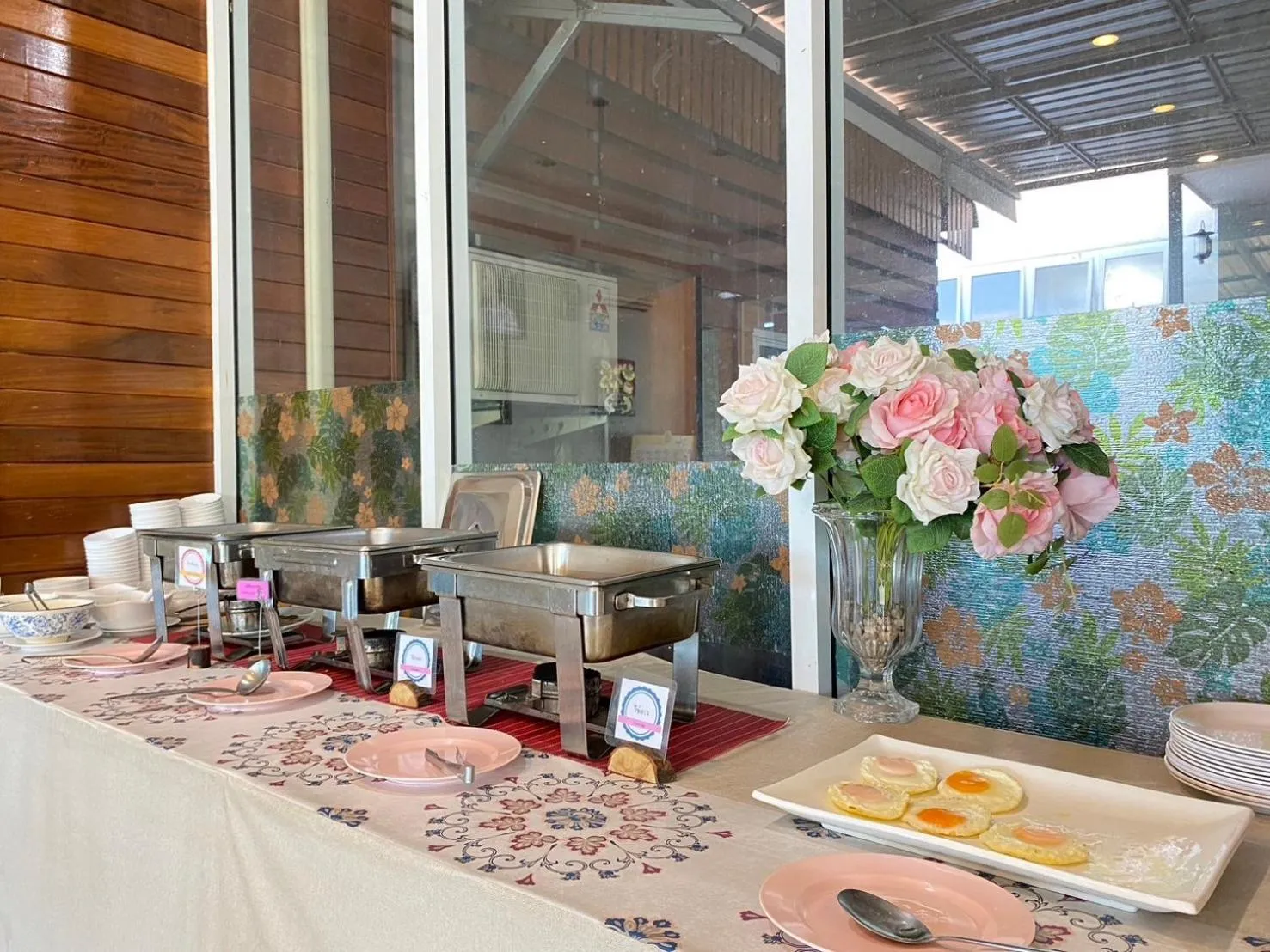 Restaurant/places to eat in Chaophayathara Riverside Hotel