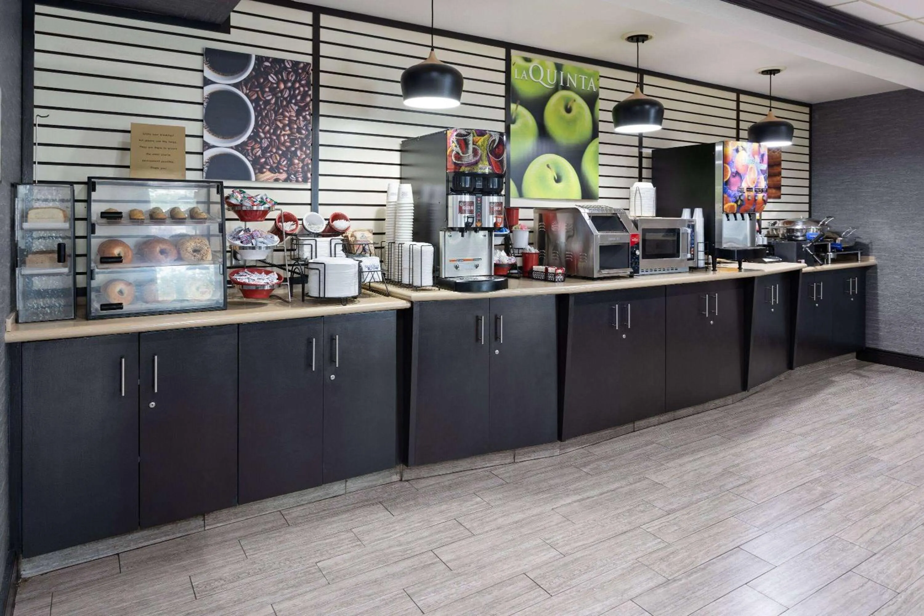 Breakfast in La Quinta Inn by Wyndham Buffalo Airport