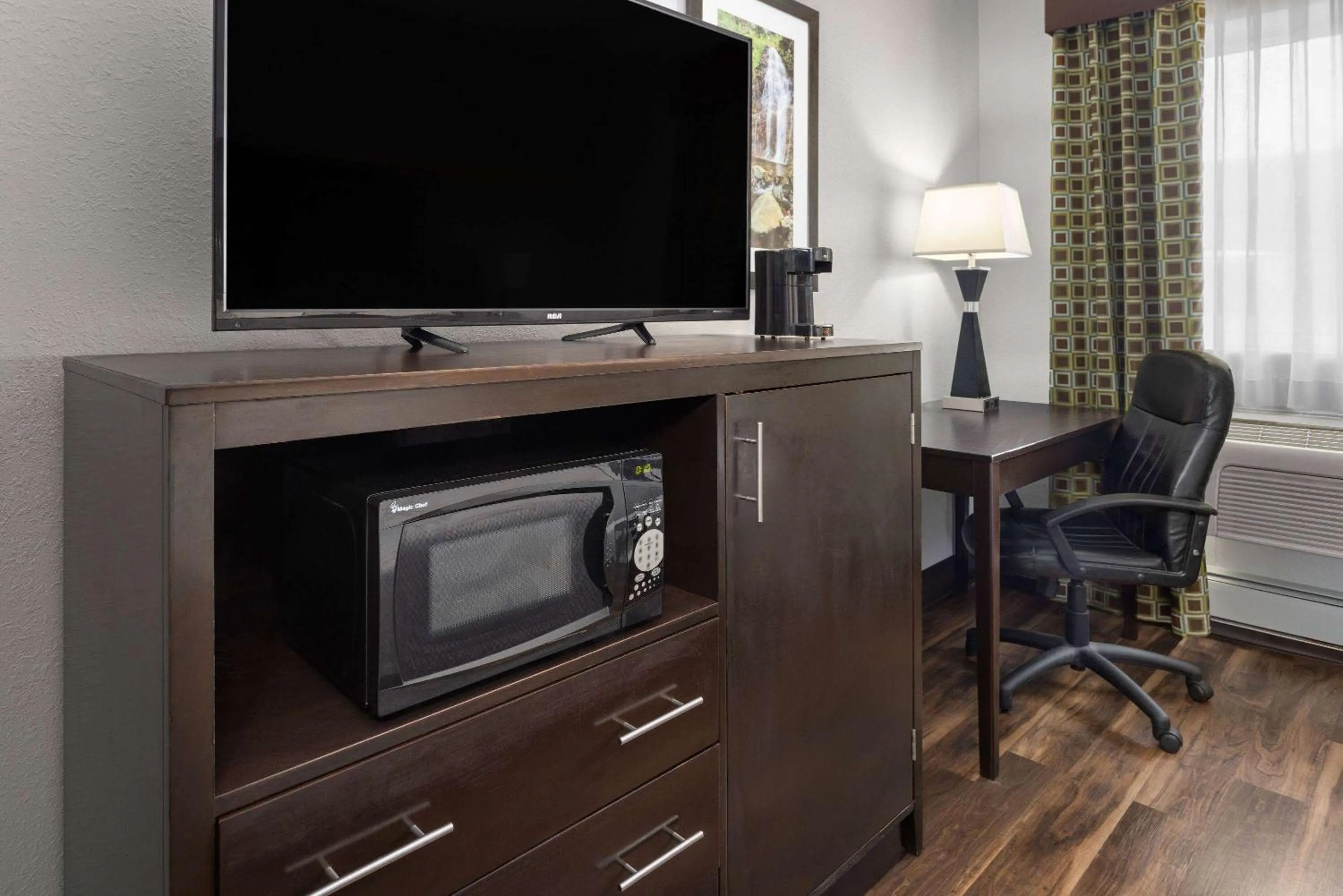 Photo of the whole room in La Quinta Inn by Wyndham Buffalo Airport