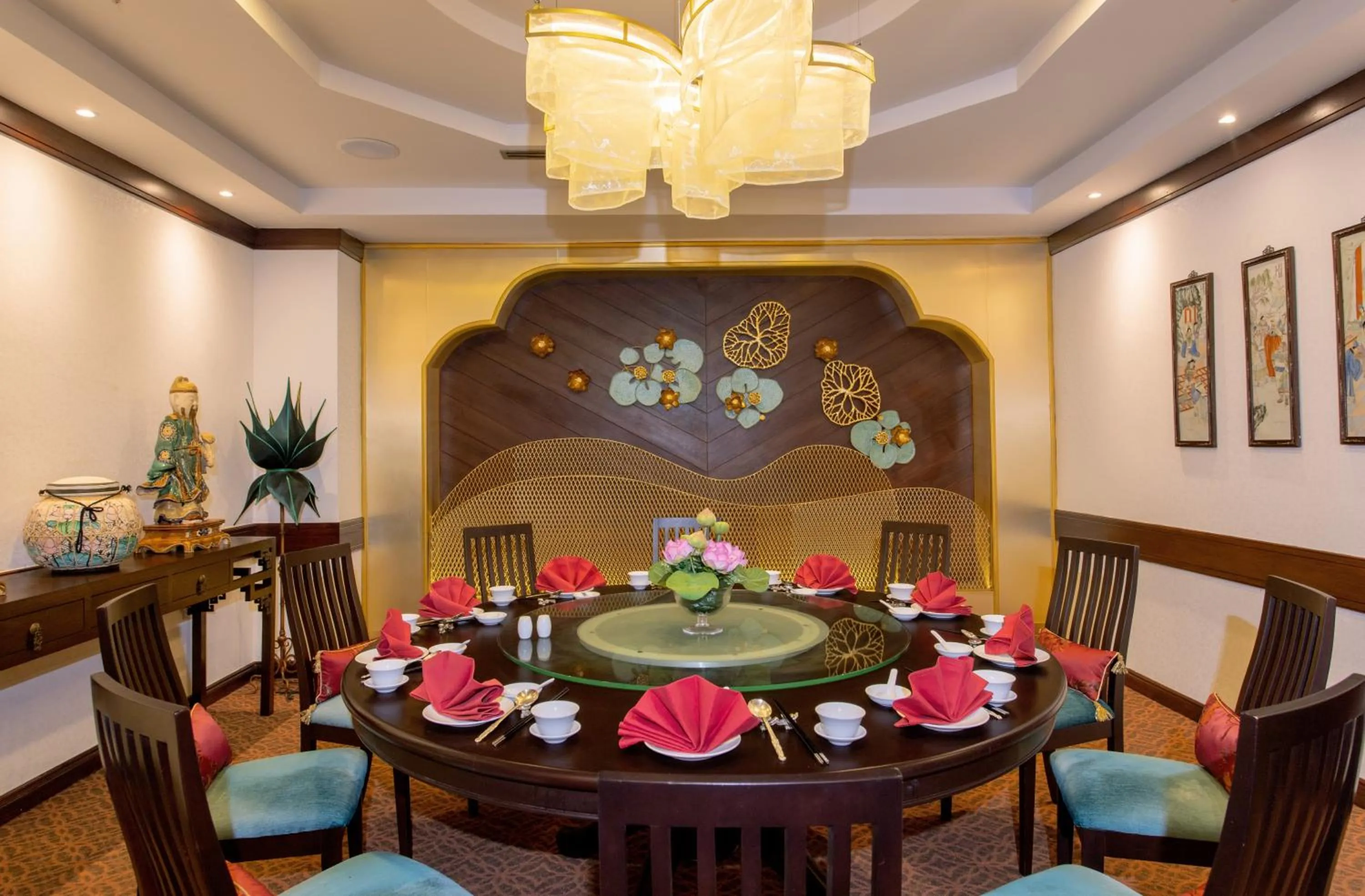 Restaurant/places to eat in The Riverie by Katathani