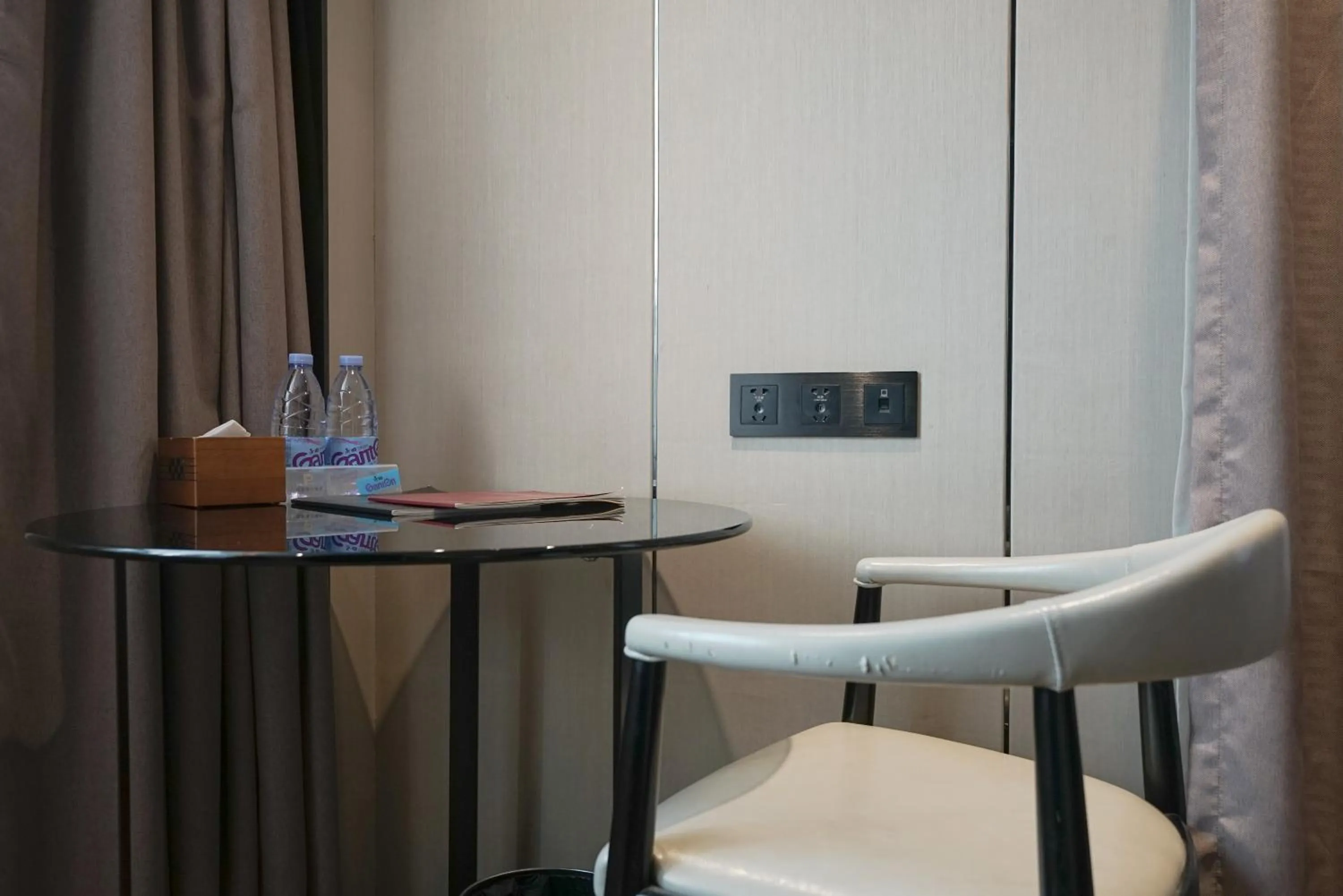 Seating area in Paco Hotel Datang Metro Guangzhou-Free breakfast and proximity to Pazhou Exhibition Center