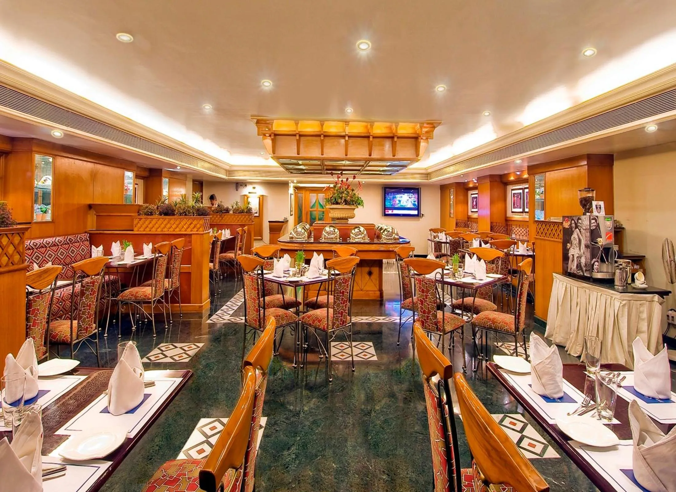 Restaurant/places to eat in Sarovar Portico Rivera Ahmedabad