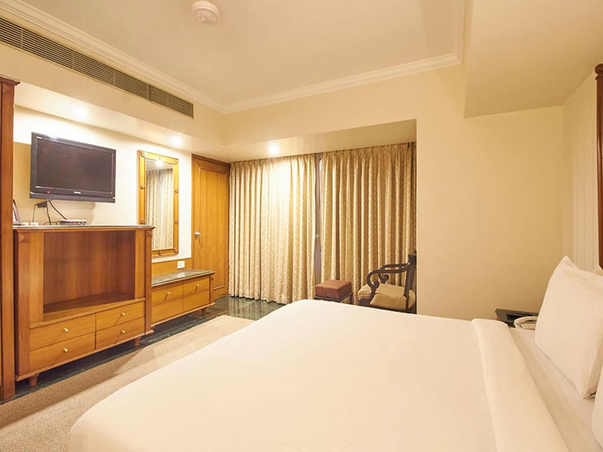 Bedroom, Bed in Sarovar Portico Rivera Ahmedabad