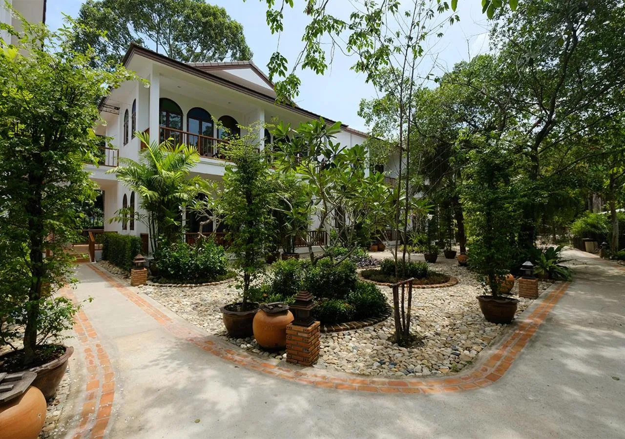 Garden view in Baan Imm Sook Resort