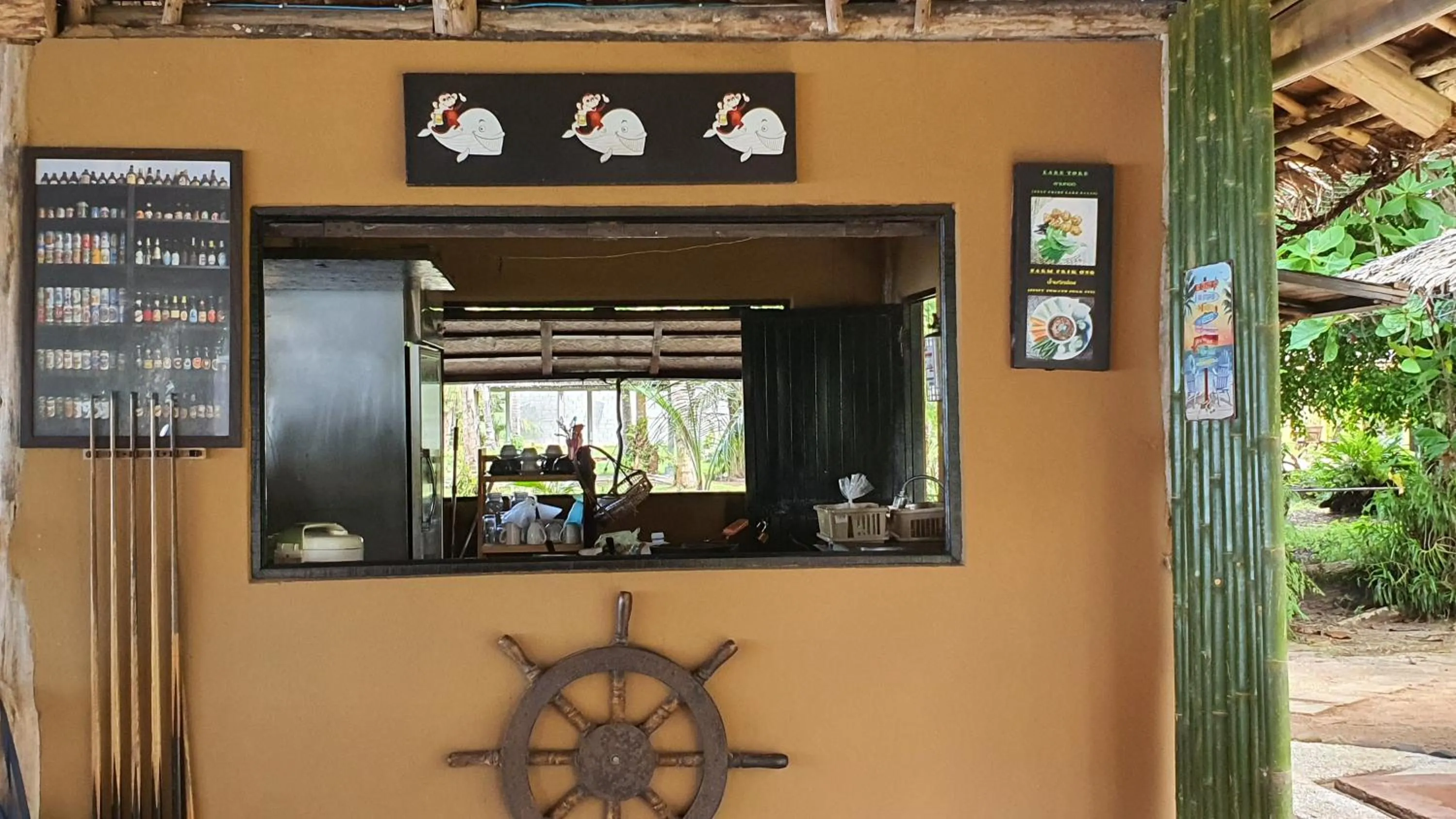 Restaurant/places to eat in Melina Beach Front Bungalows