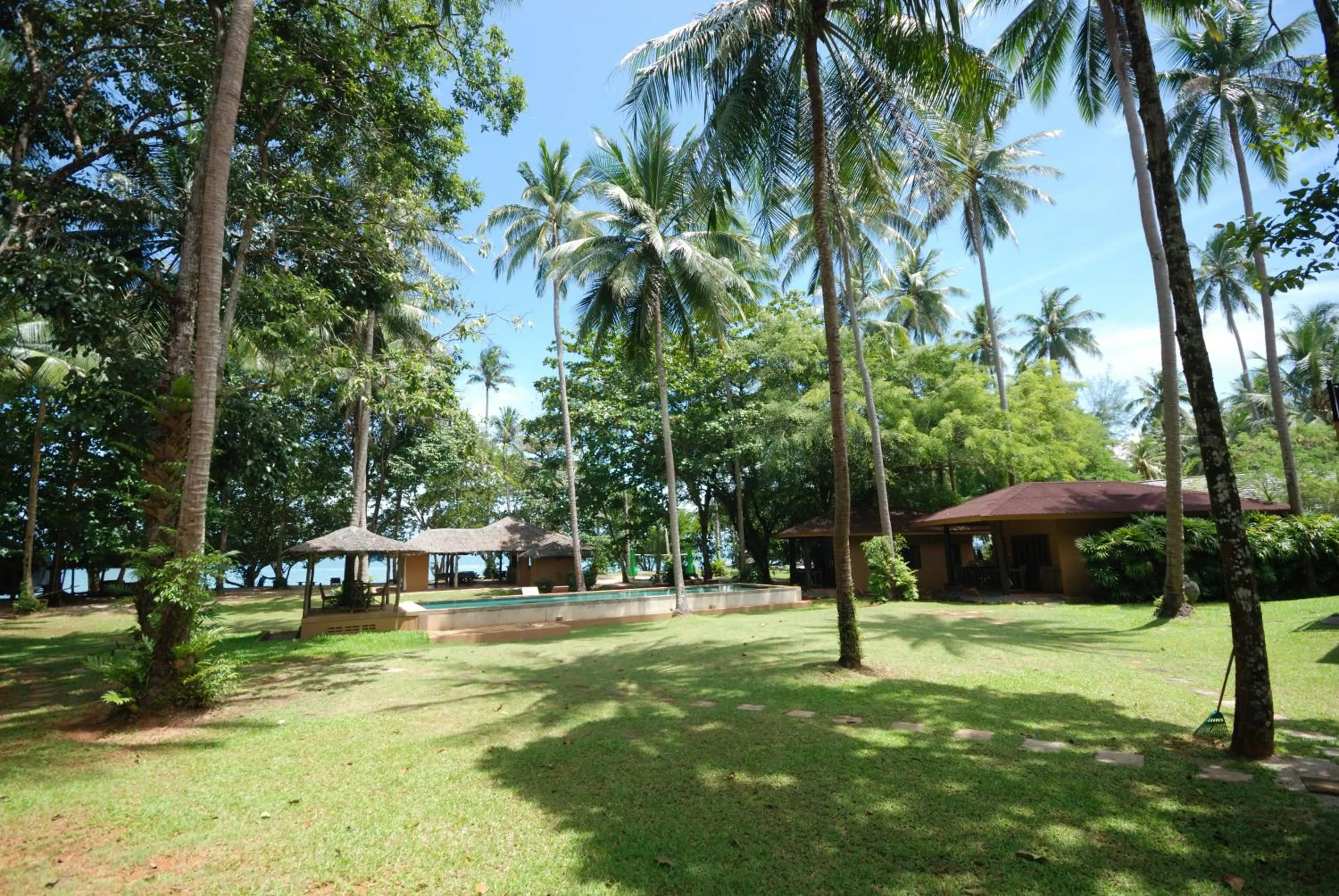 Garden in Melina Beach Front Bungalows