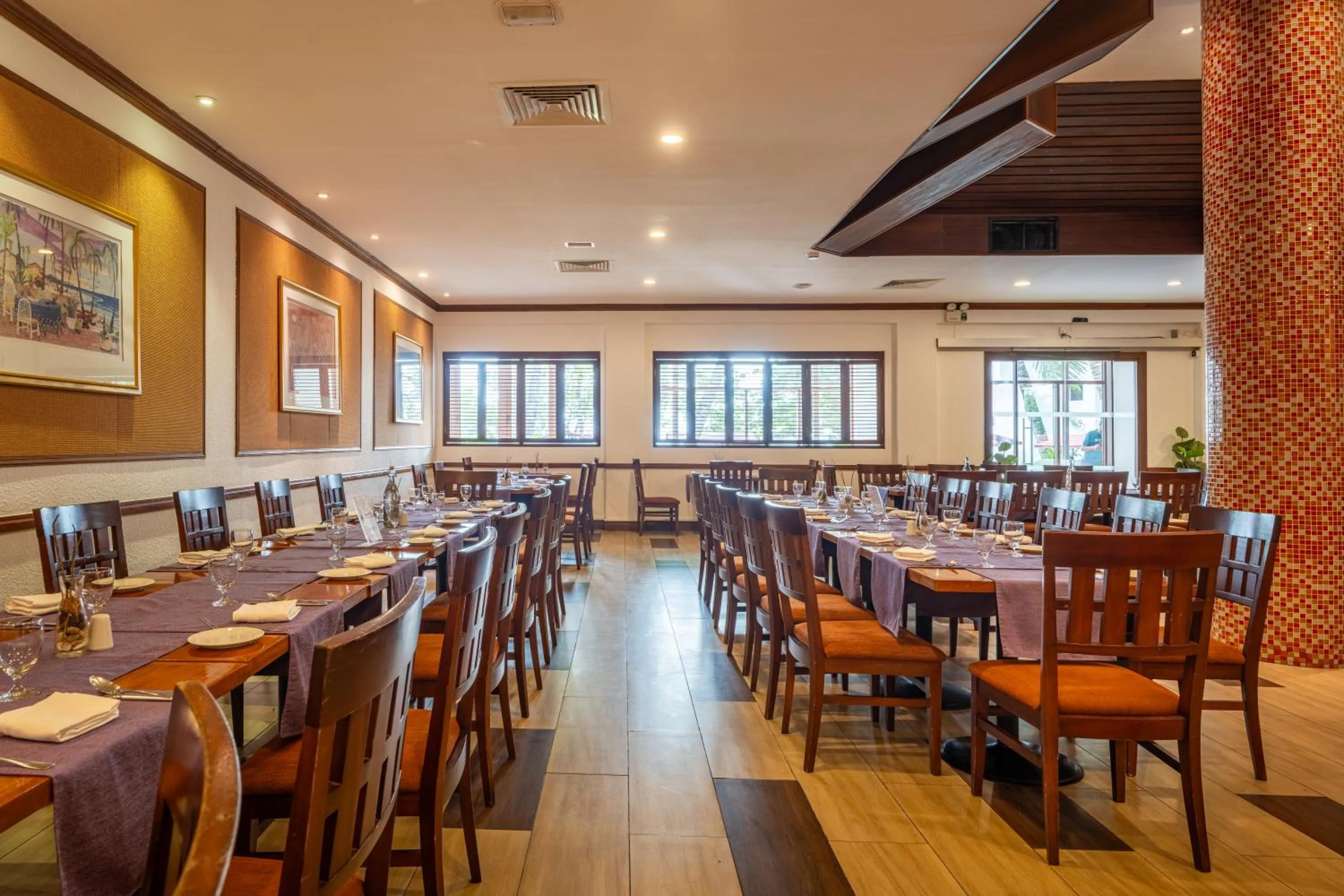 Restaurant/places to eat in Hulhule Island Hotel- Private Beach Access & Airport Pick-up and Drop