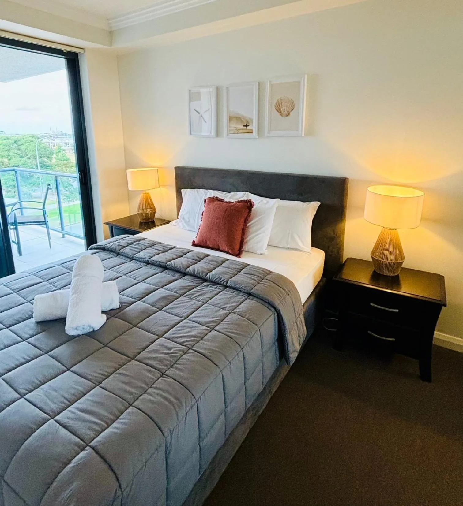 Bed in Aqualine Apartments On The Broadwater