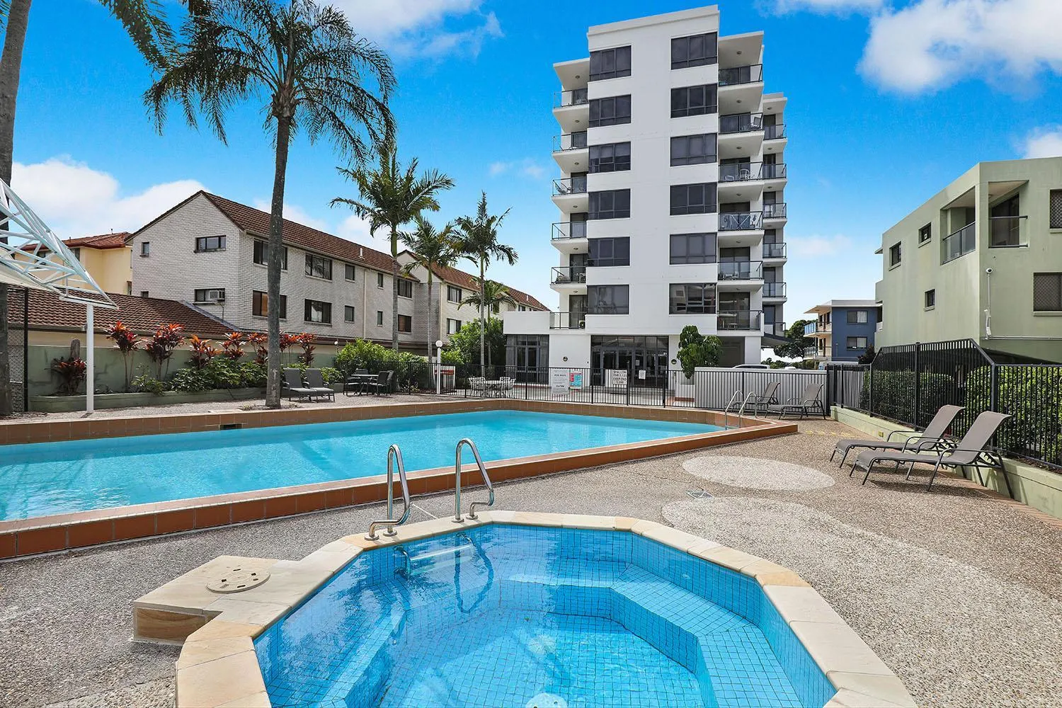Property building in Aqualine Apartments On The Broadwater
