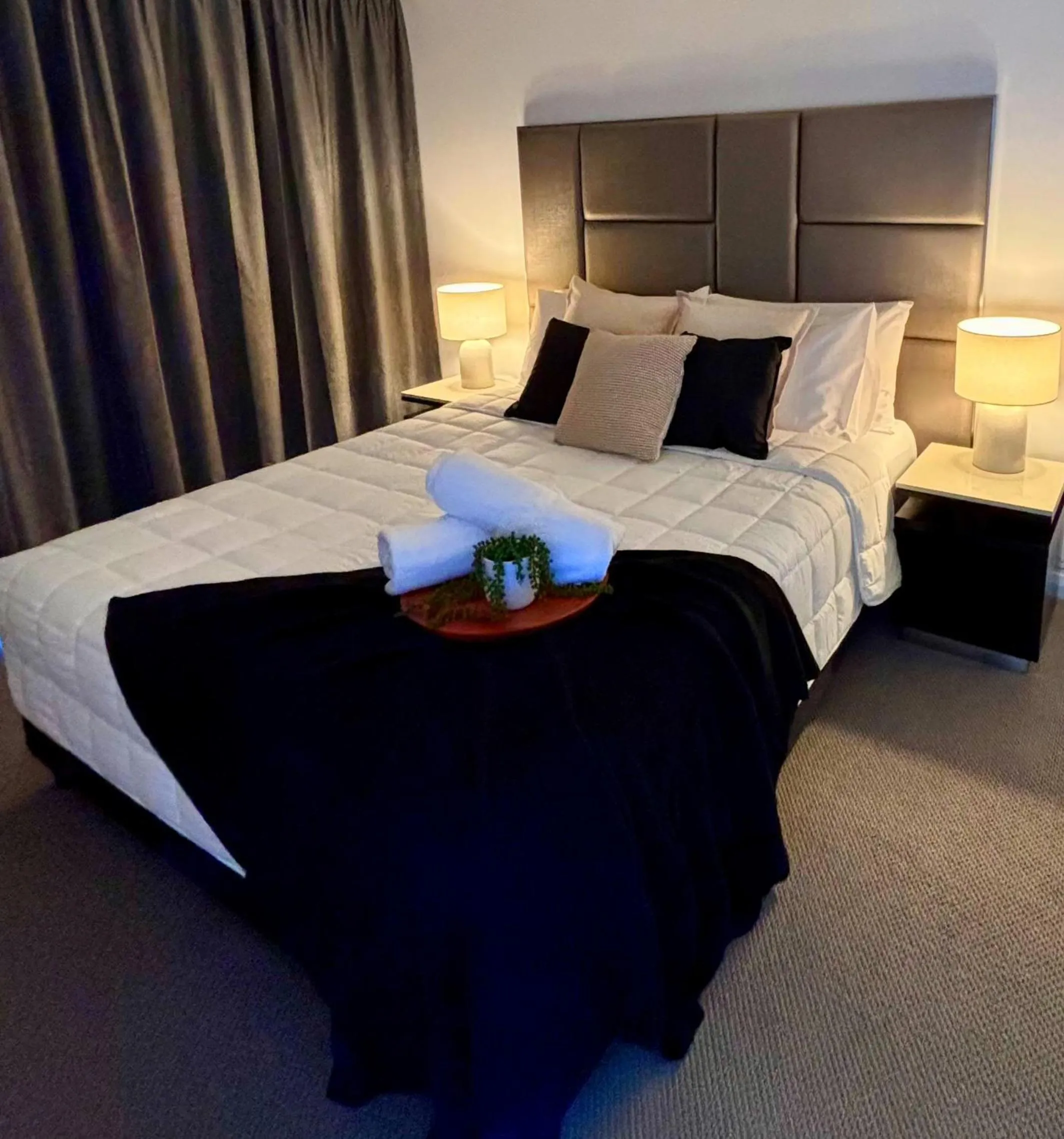 Bed in Aqualine Apartments On The Broadwater