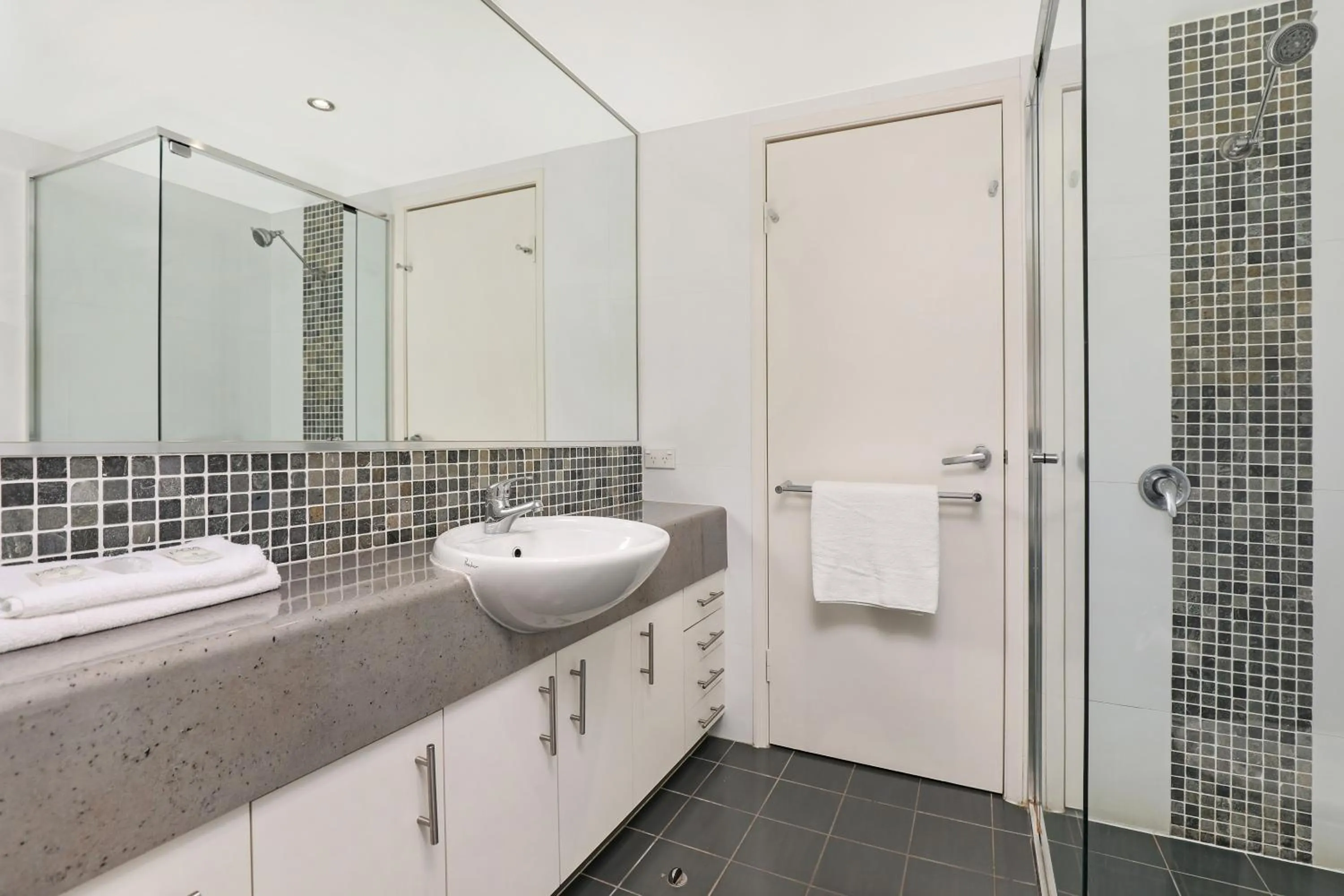 Bathroom in Aqualine Apartments On The Broadwater