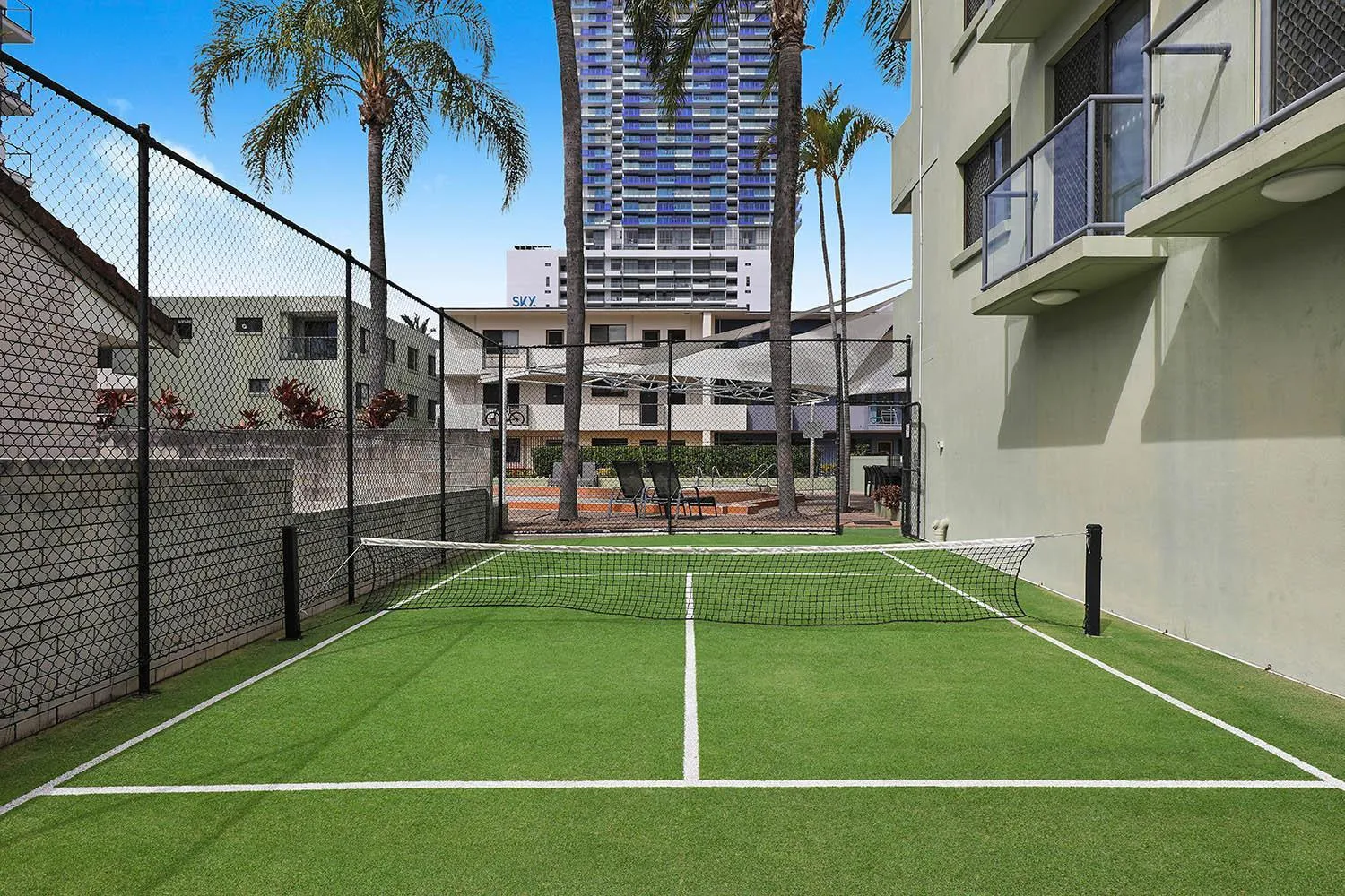 Tennis court in Aqualine Apartments On The Broadwater