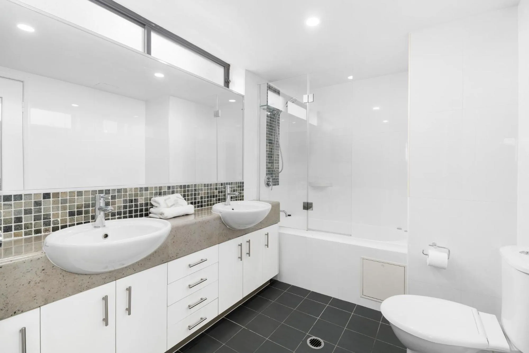 Bathroom in Aqualine Apartments On The Broadwater