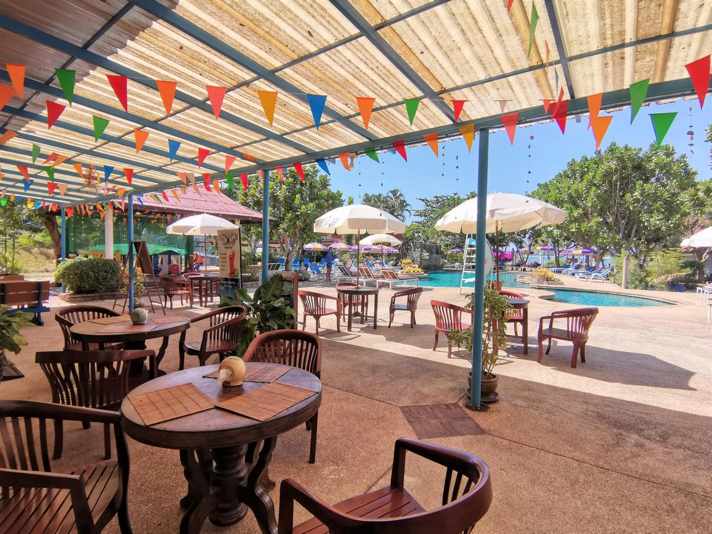 Restaurant/places to eat in Holiday Villa, Lanta