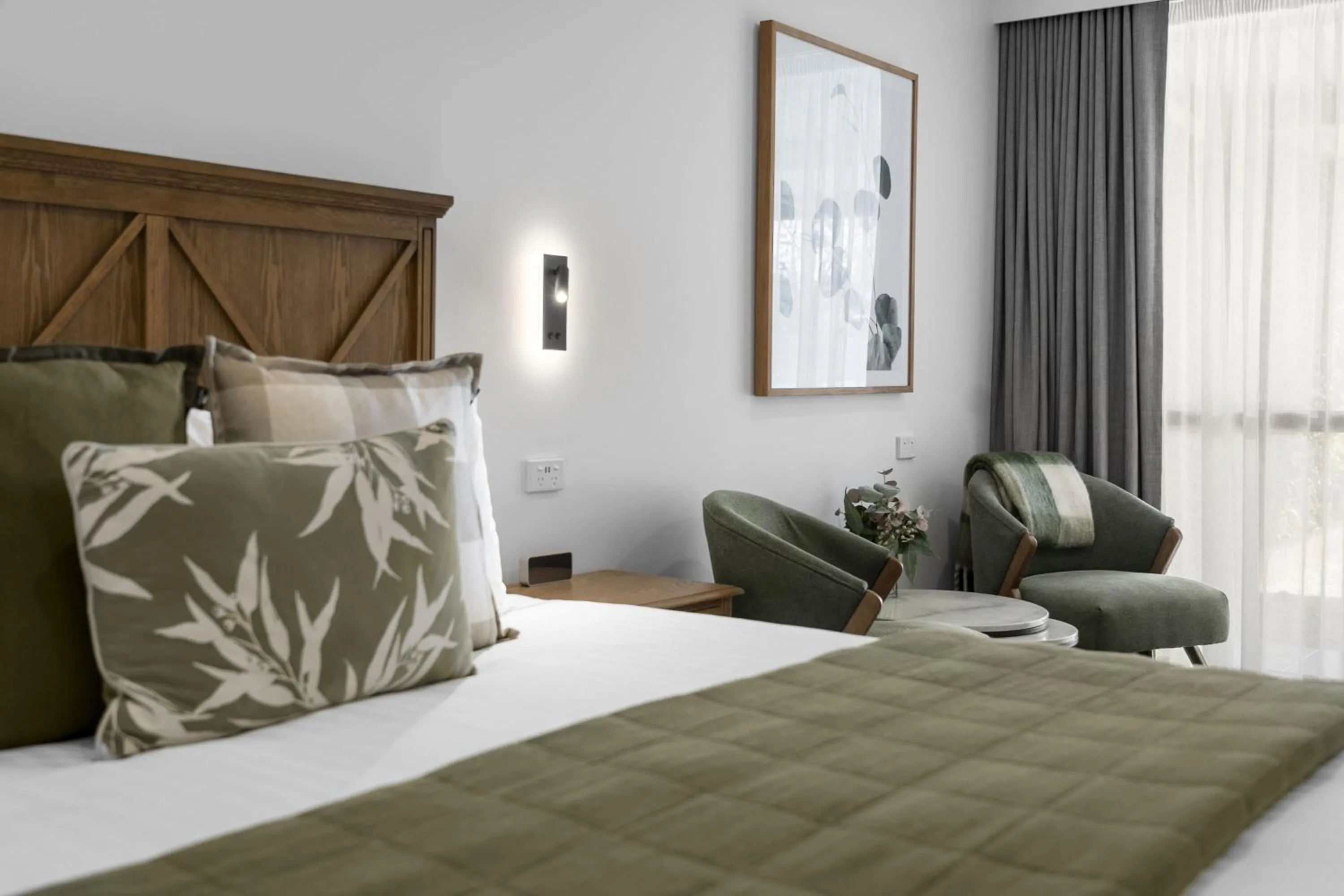 Bedroom, Bed in Beechworth Motor Inn