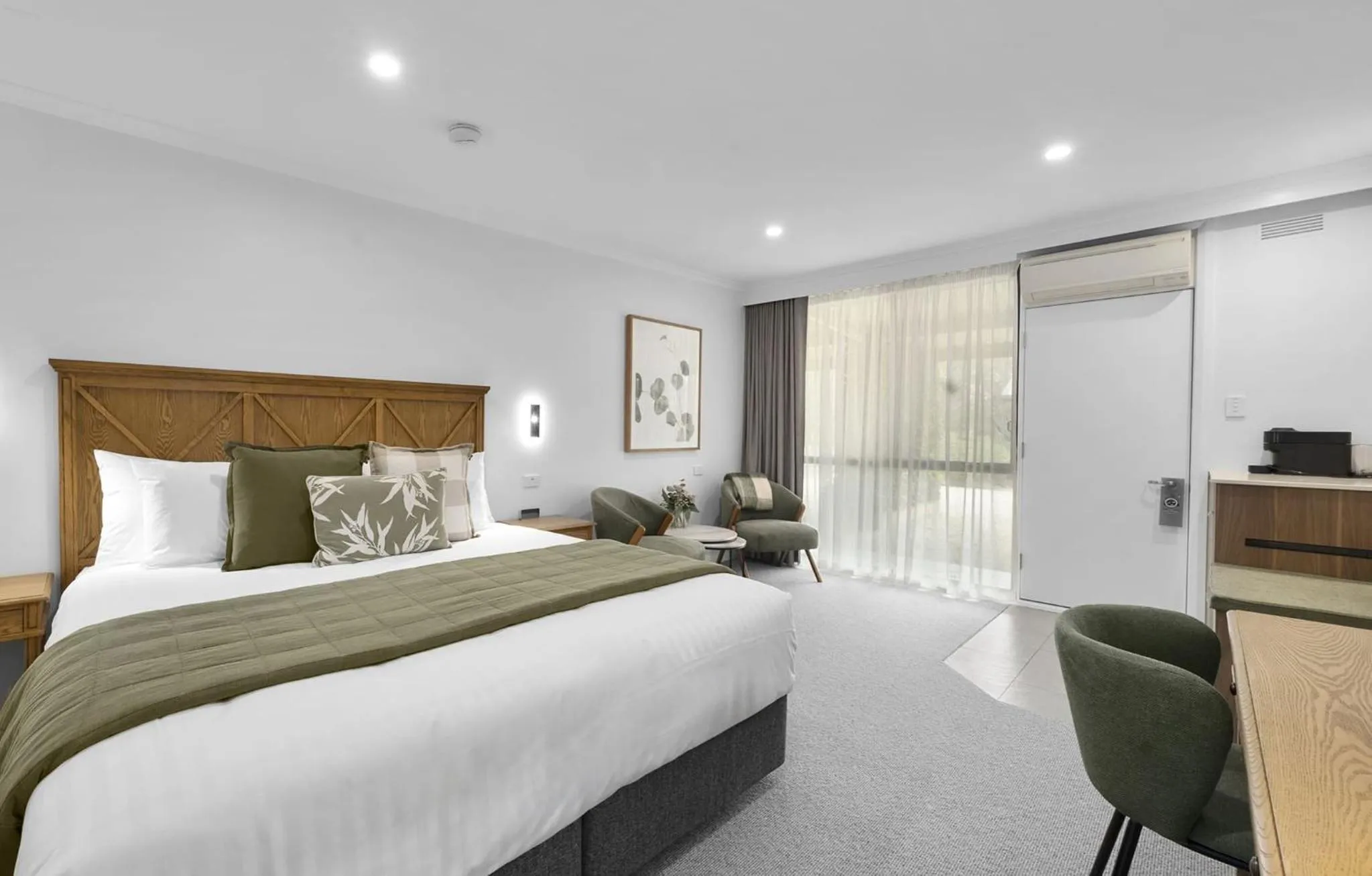 Bedroom, Bed in Beechworth Motor Inn