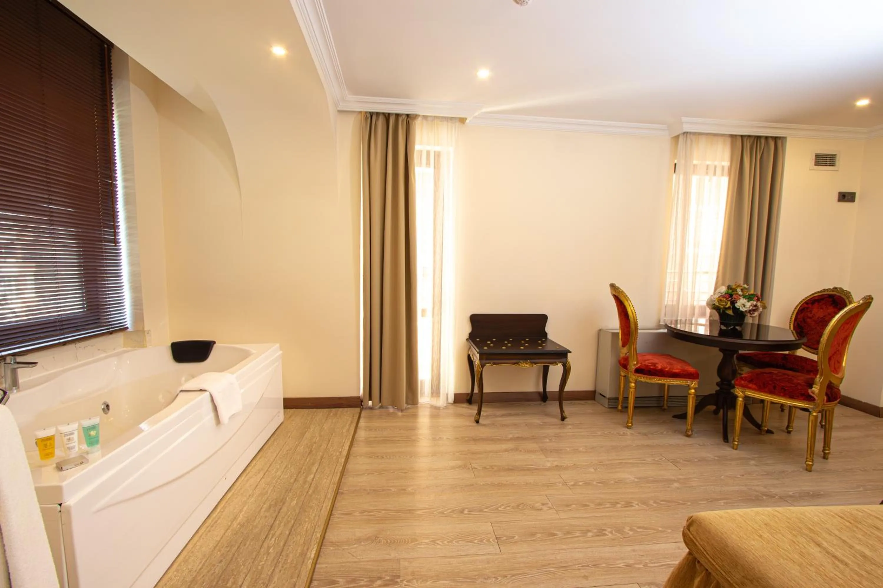 Hot Tub in Hotel Ickale