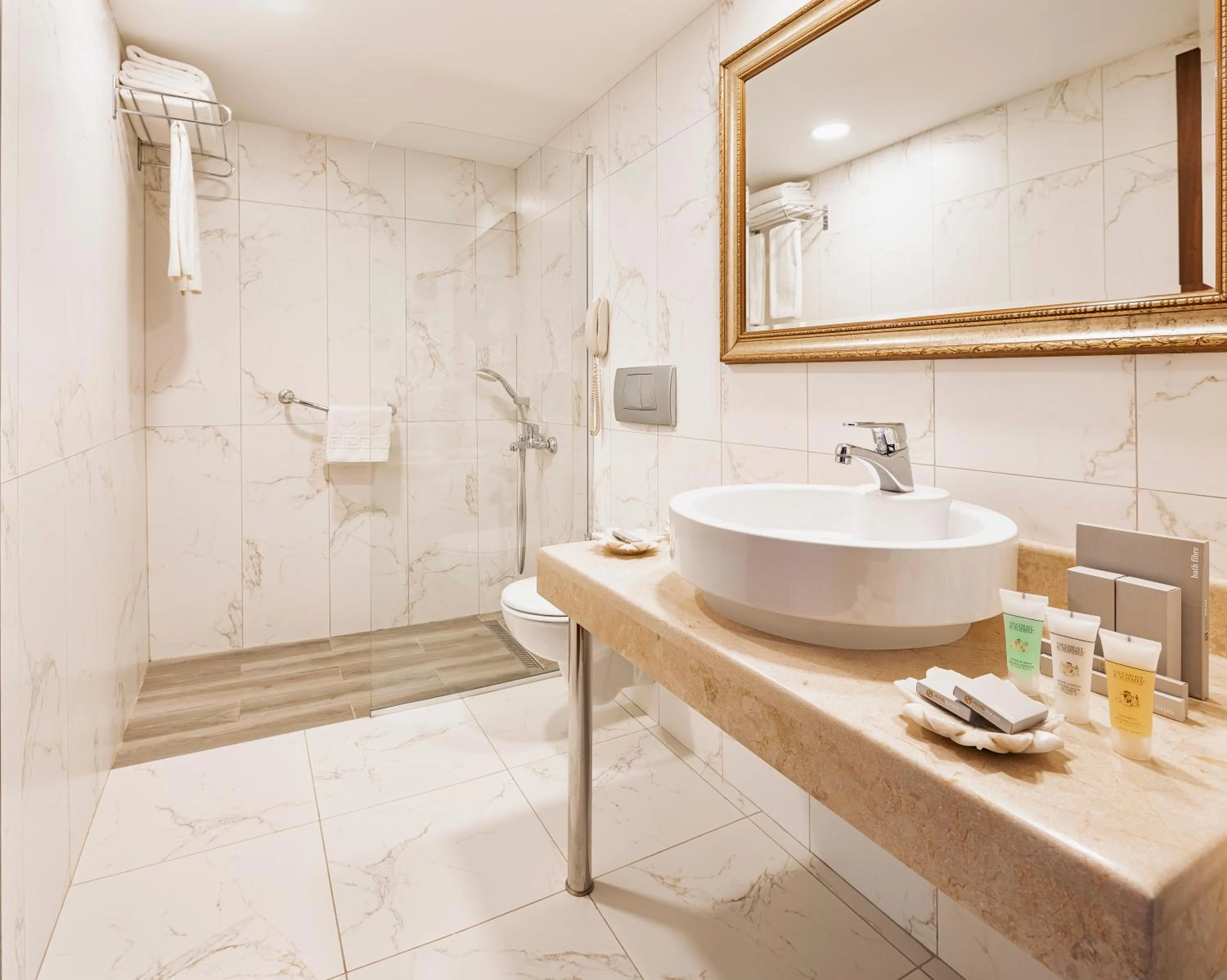 Bathroom in Hotel Ickale