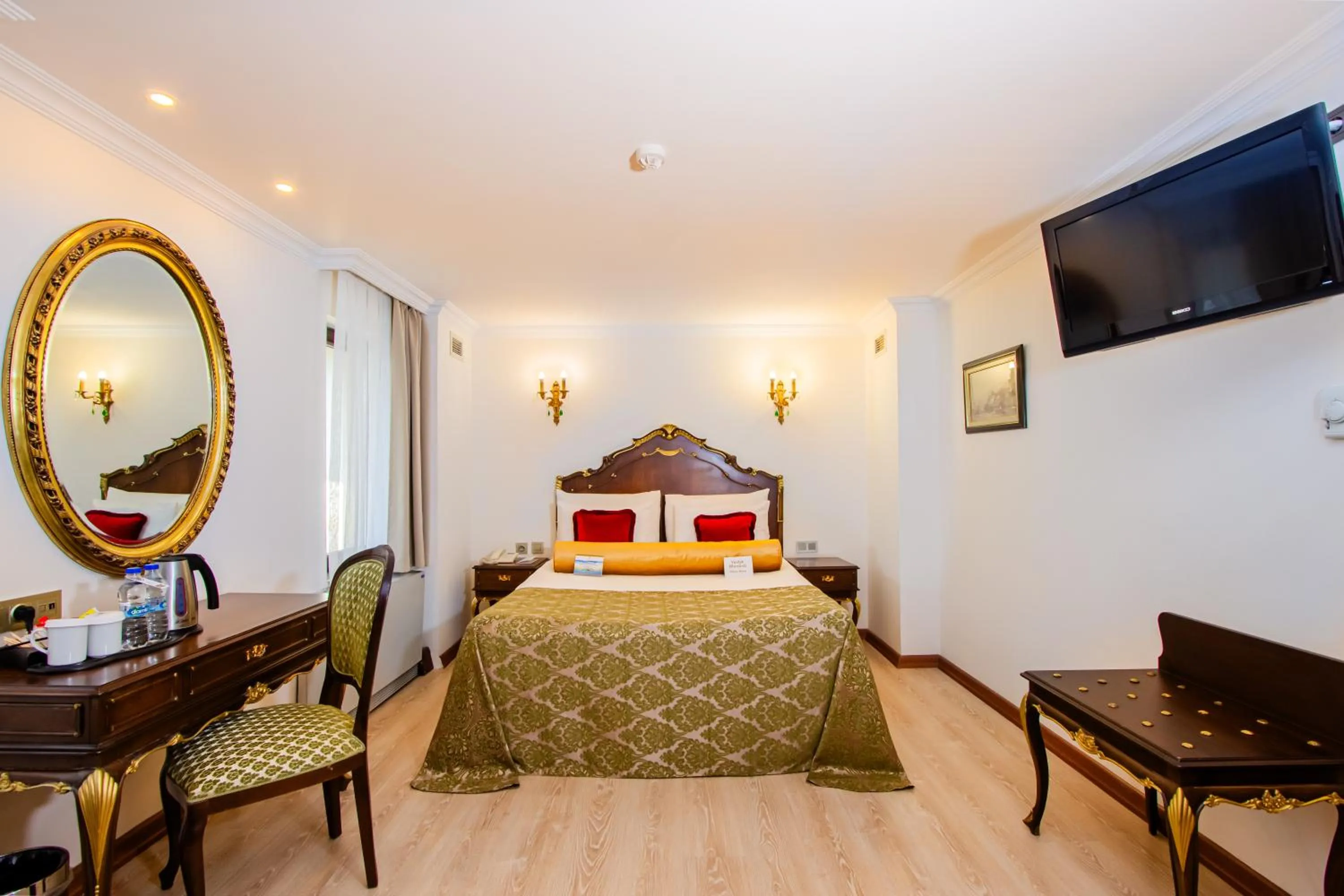 Photo of the whole room, Bed in Hotel Ickale