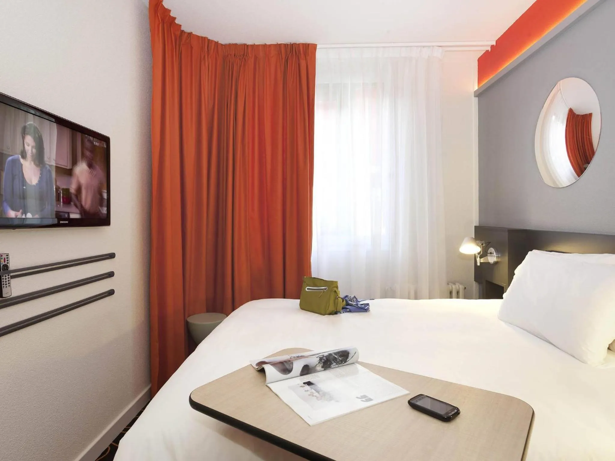 Bedroom, Bed in ibis Styles Roanne Centre Gare