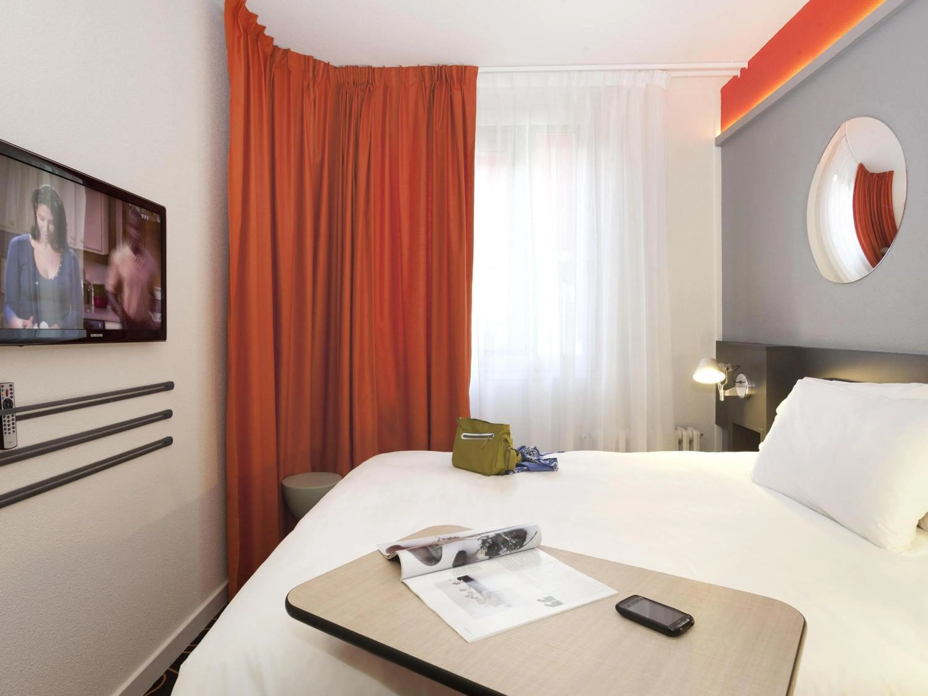 Bedroom, Bed in ibis Styles Roanne Centre Gare