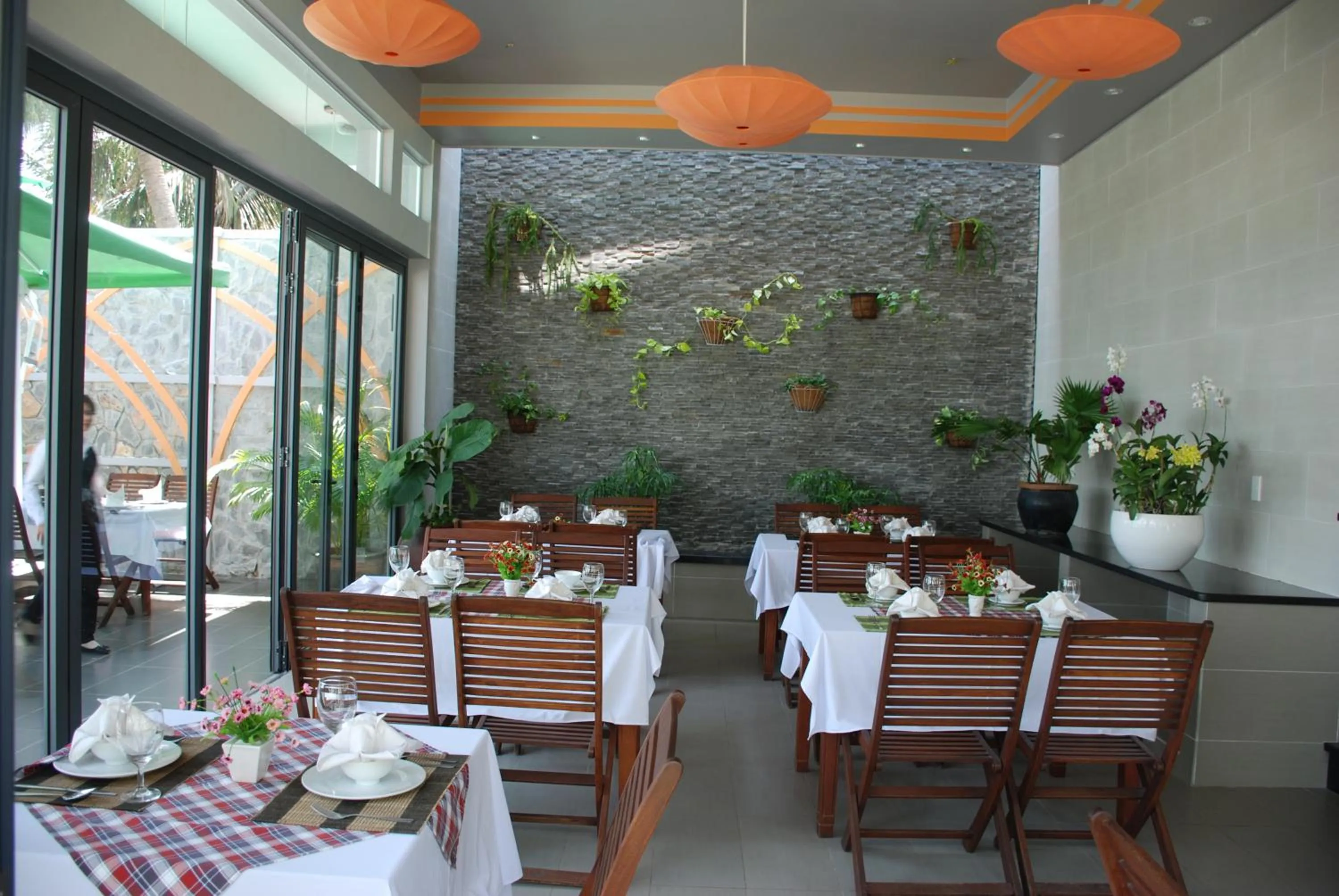 Restaurant/places to eat in Canary Beach Resort