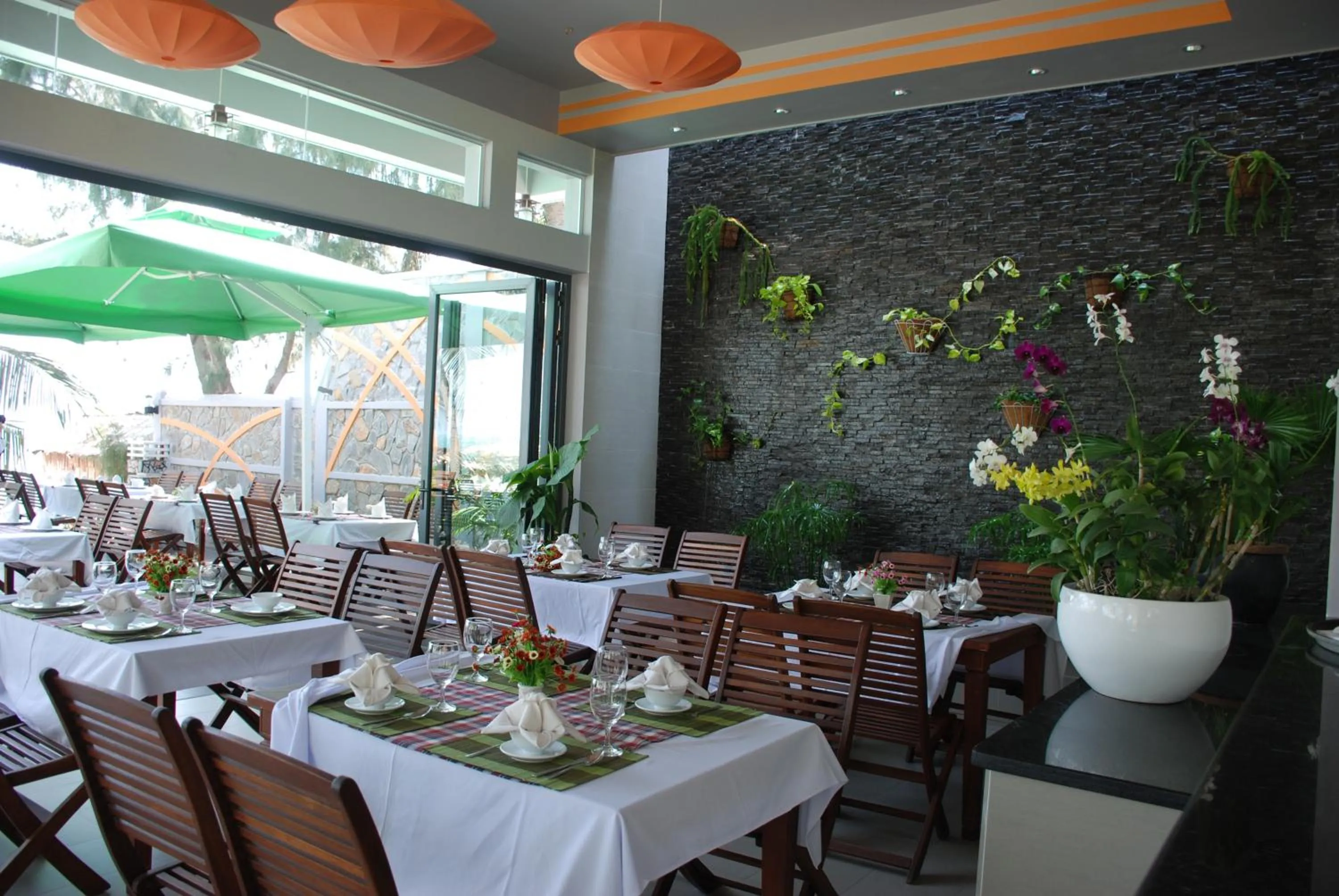 Restaurant/places to eat in Canary Beach Resort