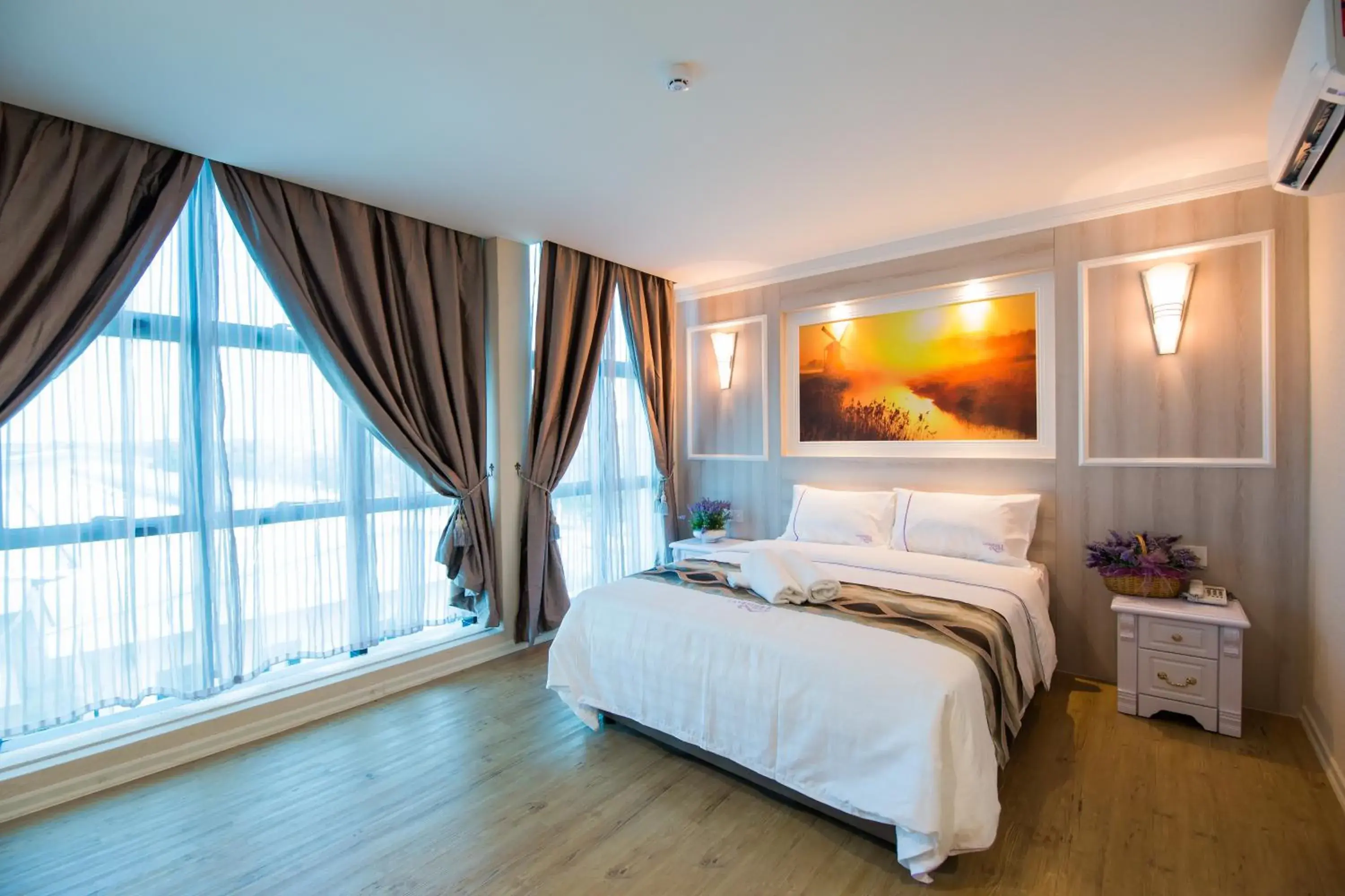 Deluxe King Room in Lavender Inn USJ Deluxe King Room in Lavender Inn USJ