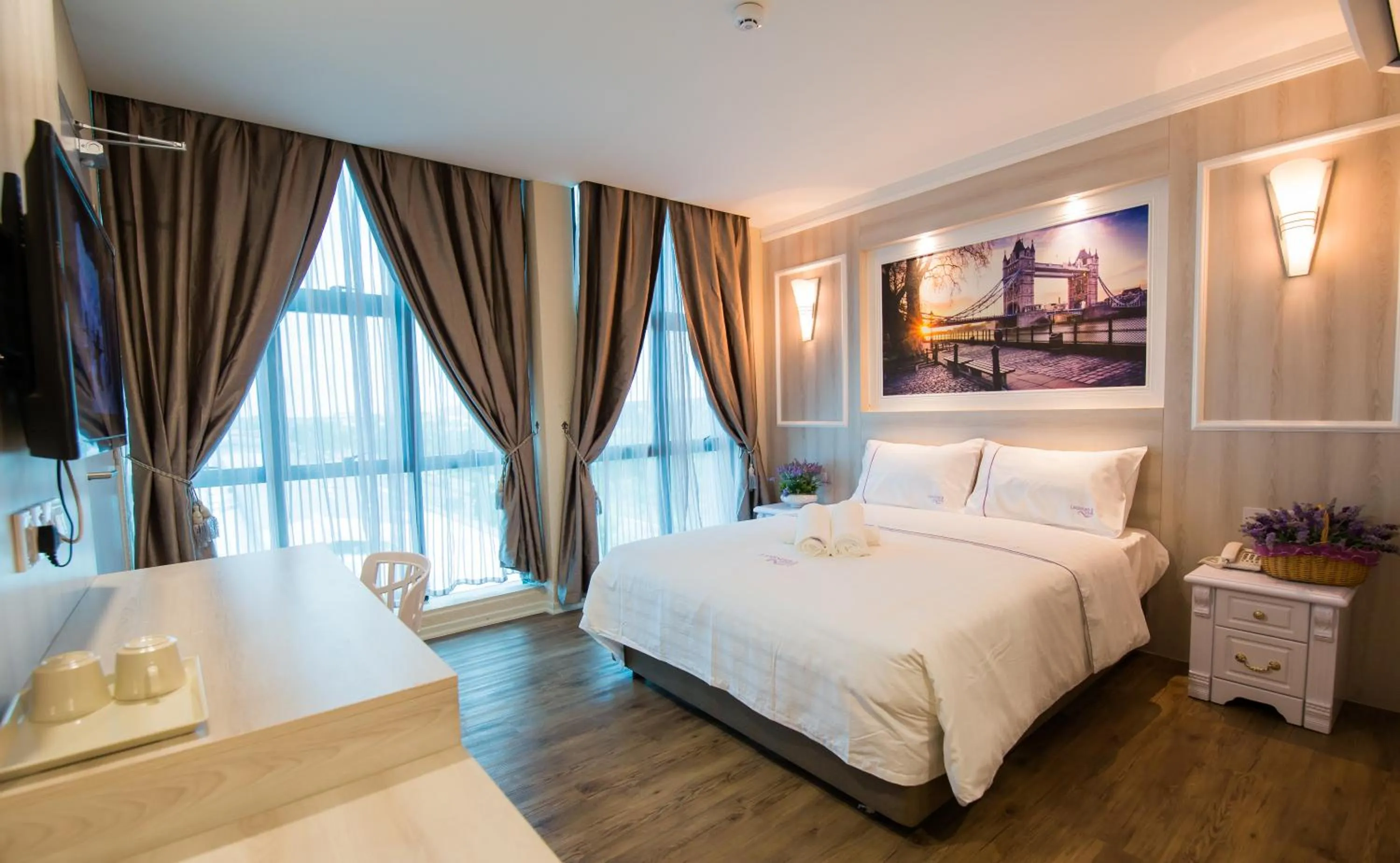 Photo of the whole room, Bed in Lavender Inn USJ