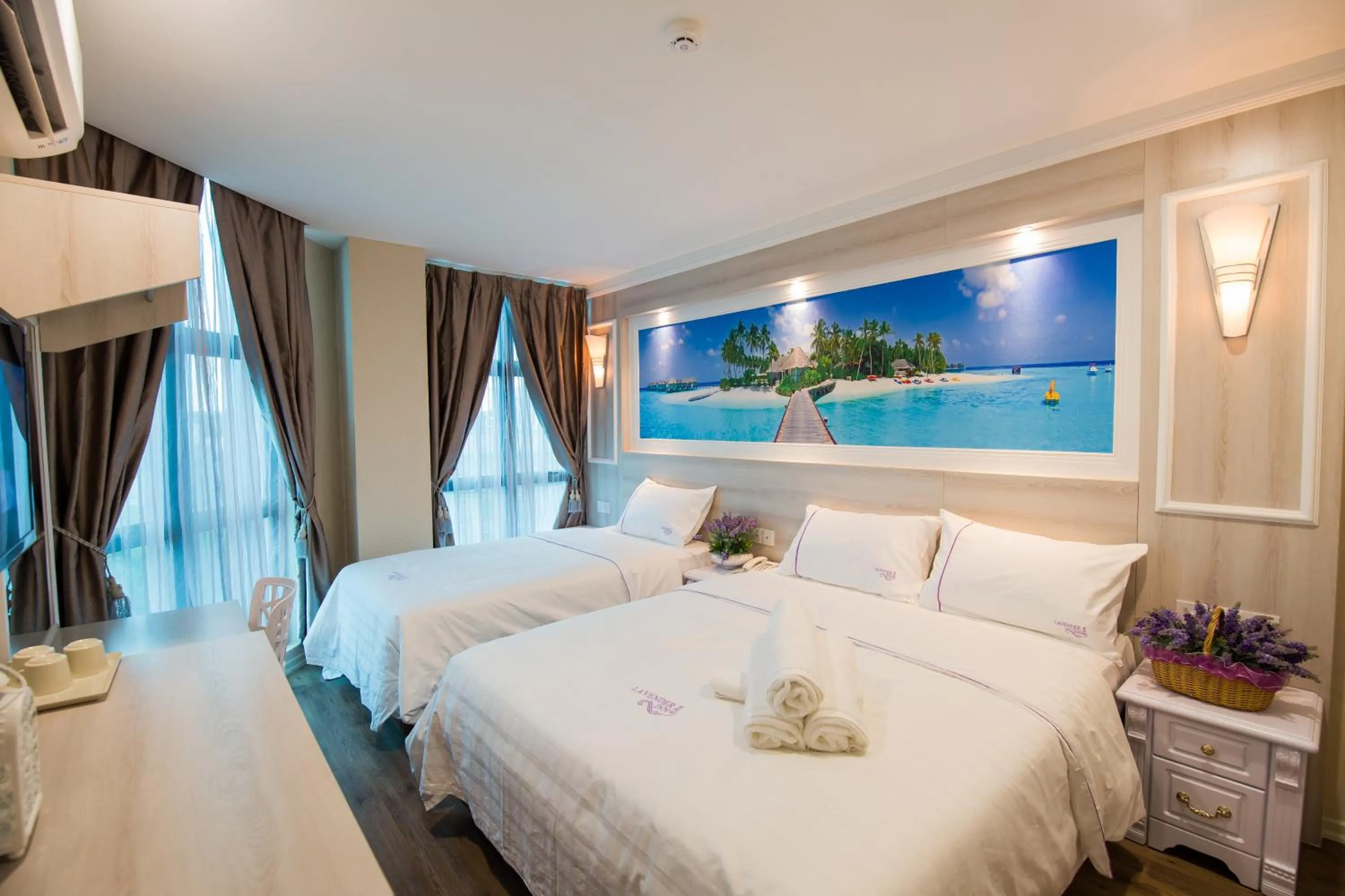 Photo of the whole room, Bed in Lavender Inn USJ