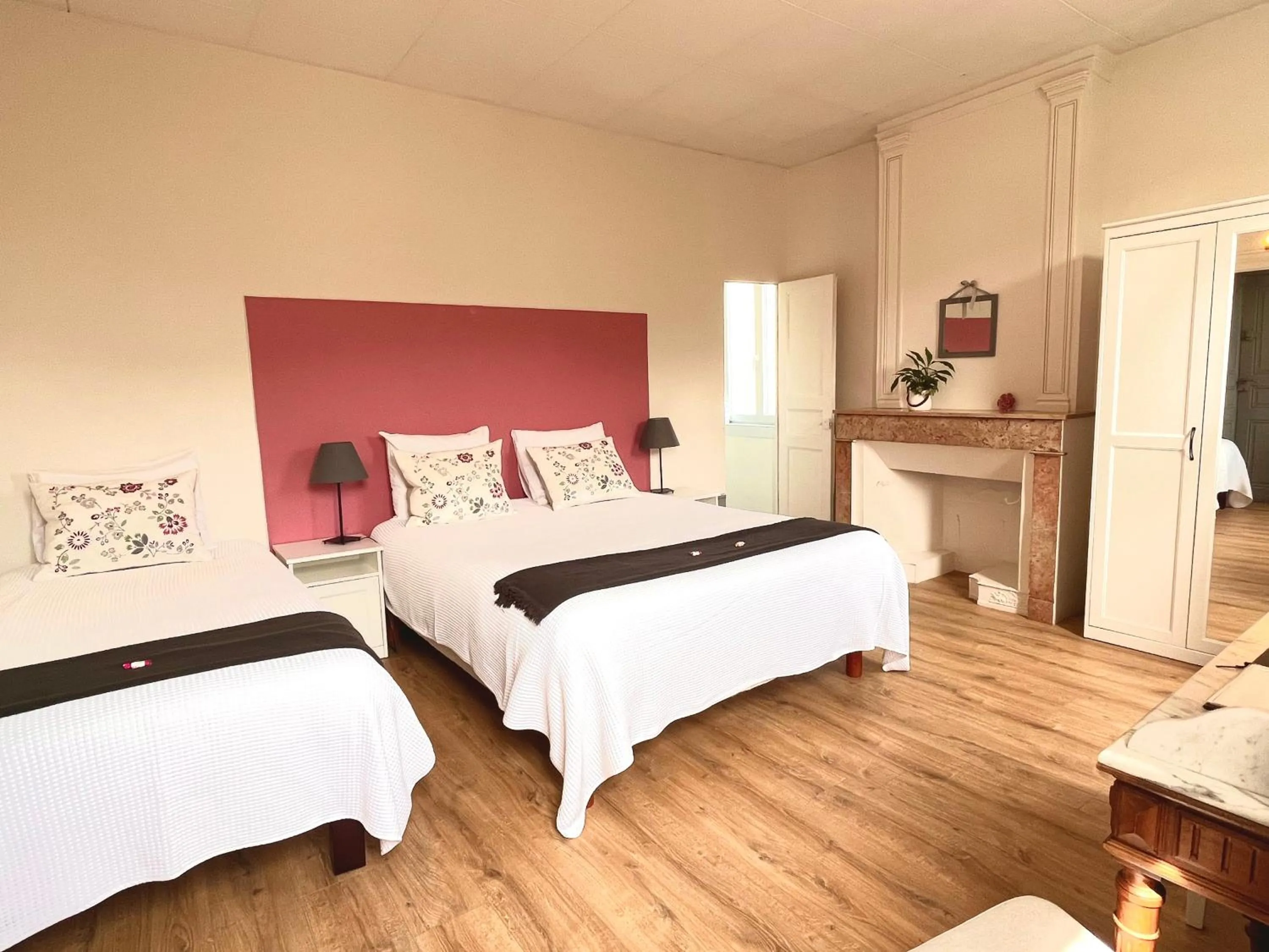 Bed in Hôtel Restaurant La Désirade