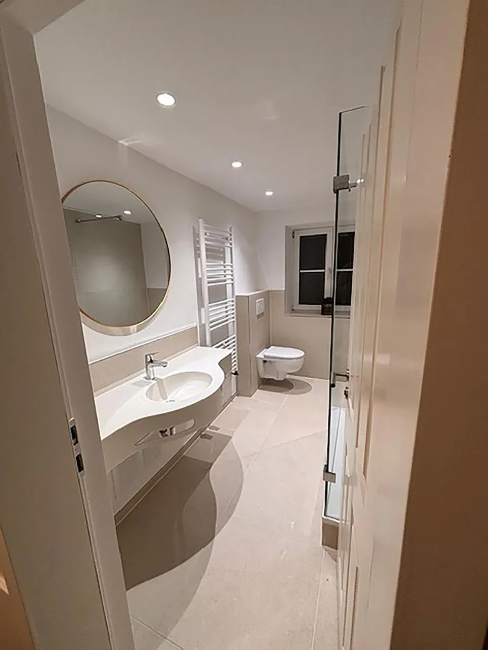 Shower in Hotel Garni in der Breite