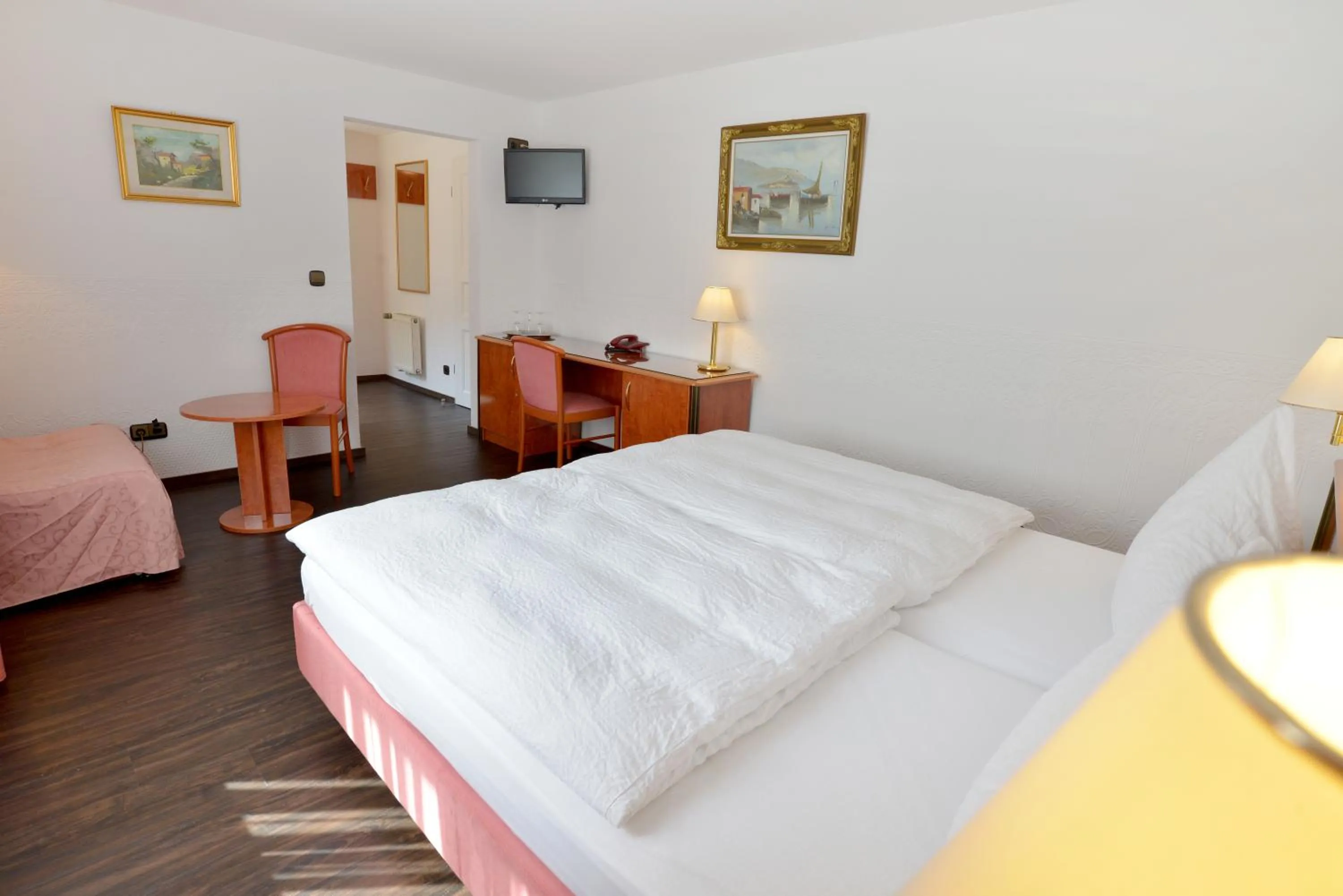 Photo of the whole room, Bed in Hotel Zehnthof