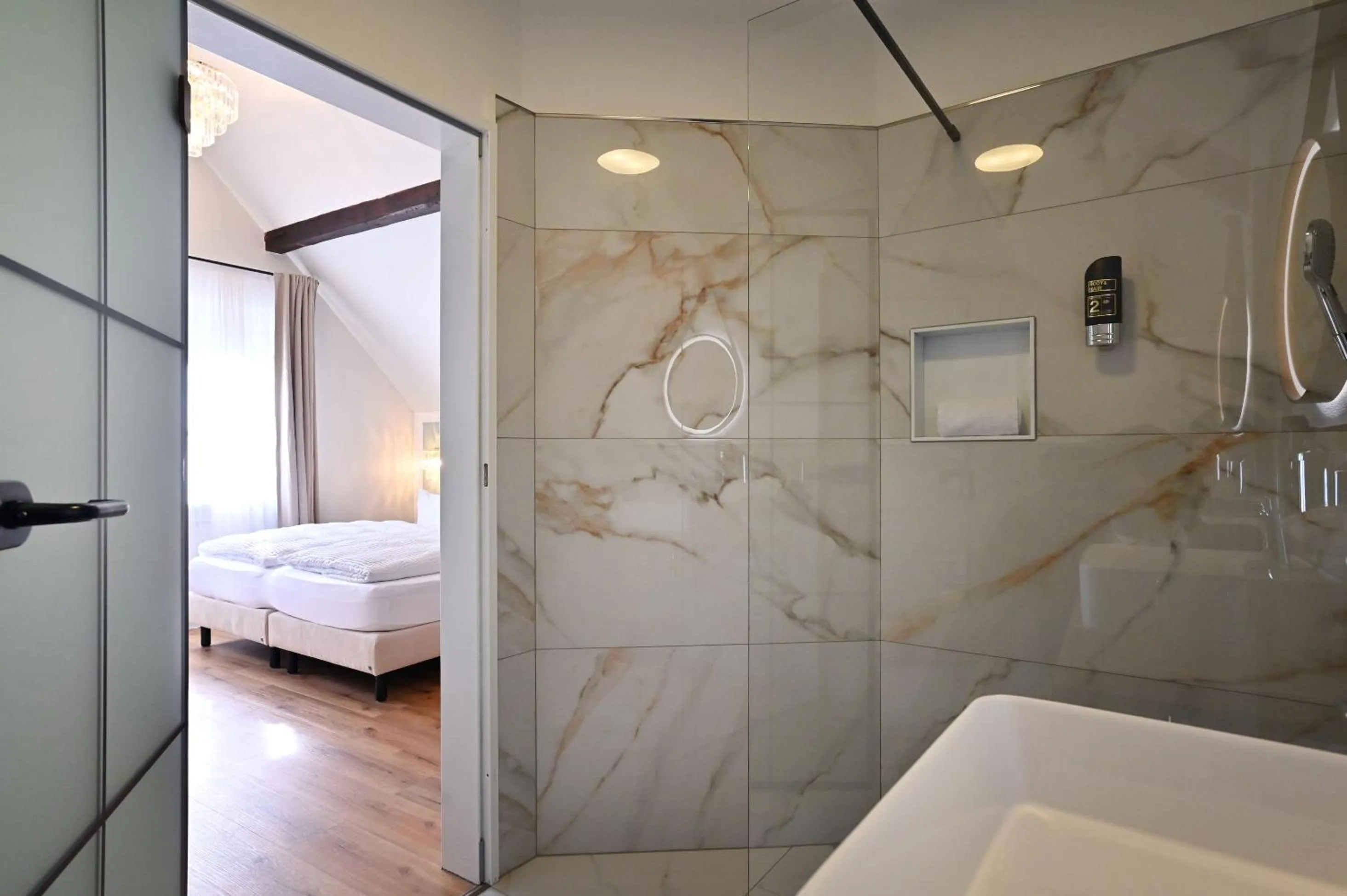 Bed in Hotel Zehnthof