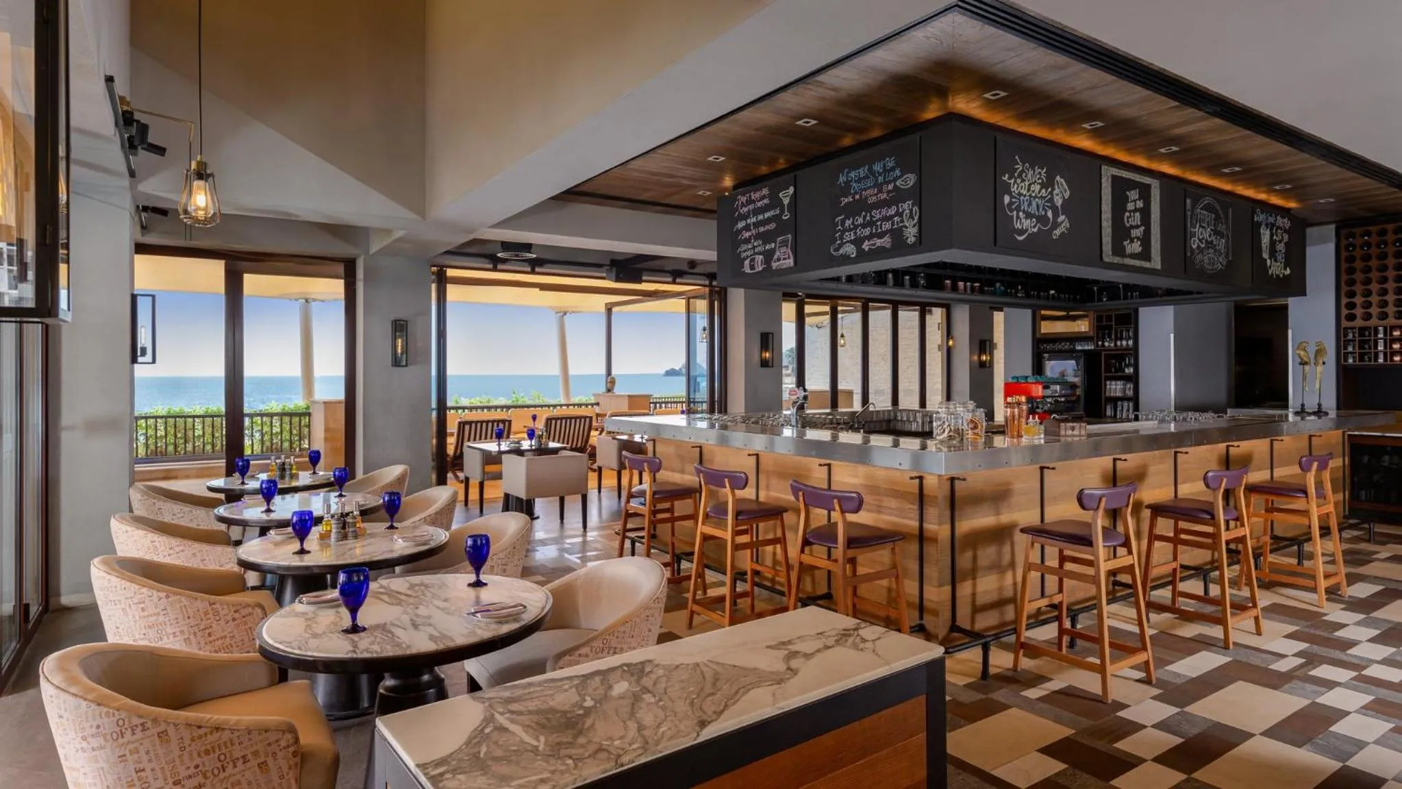 Restaurant/places to eat in InterContinental Fujairah Resort by IHG