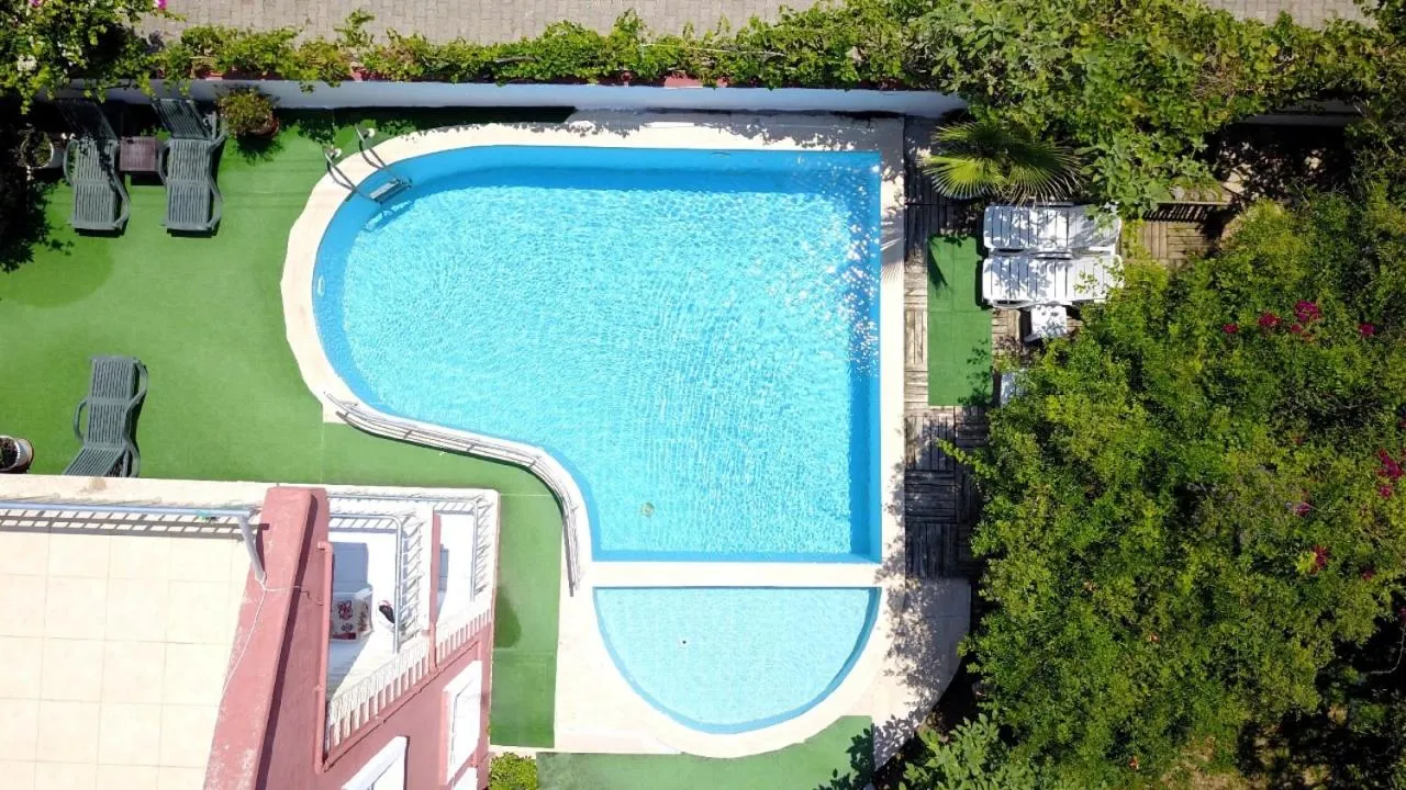 Swimming pool in Yakut Apart Hotel