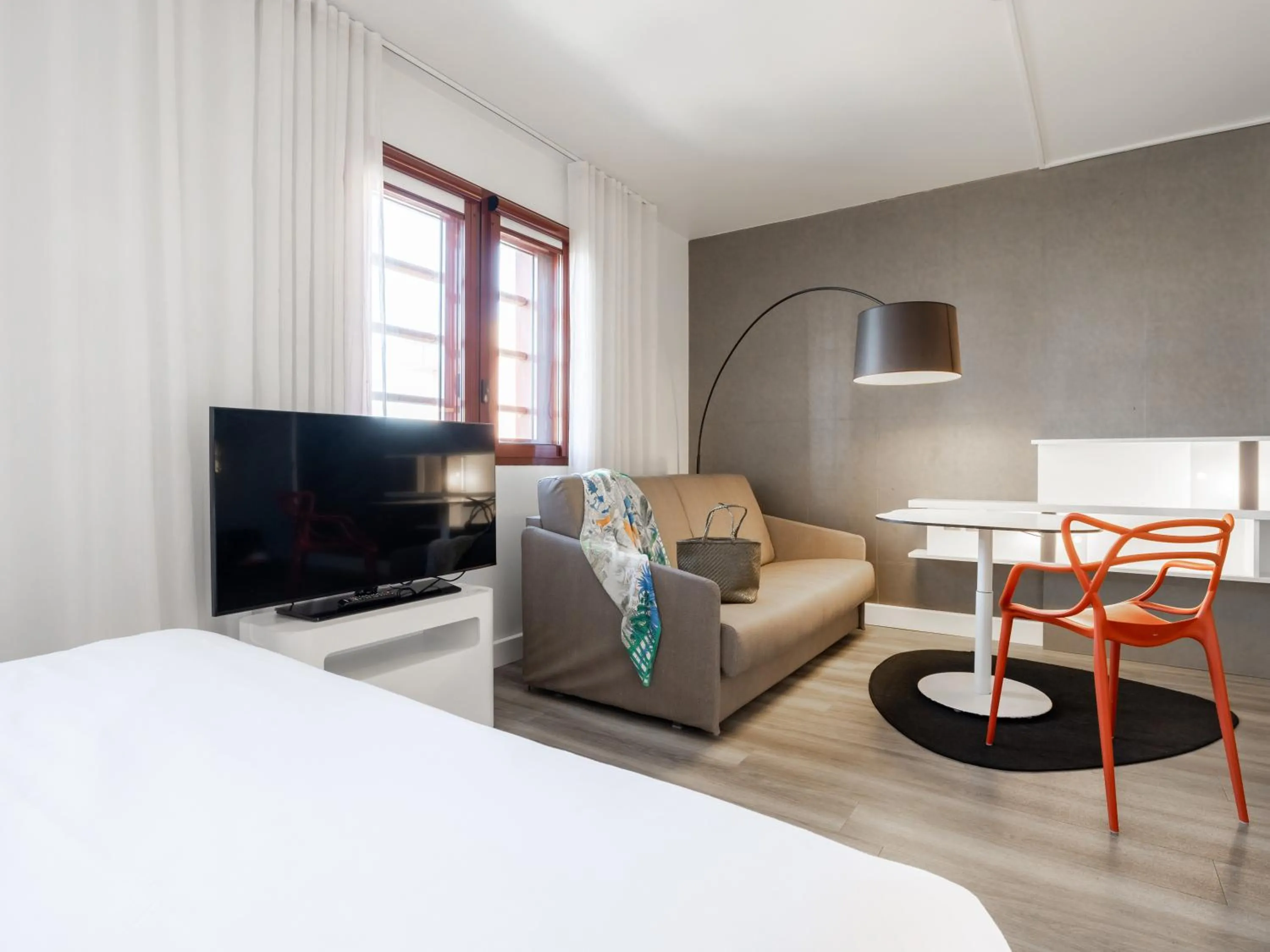 Bed in Novotel Suites Perpignan Centre - Grandes Suites & Confort Centre-Ville