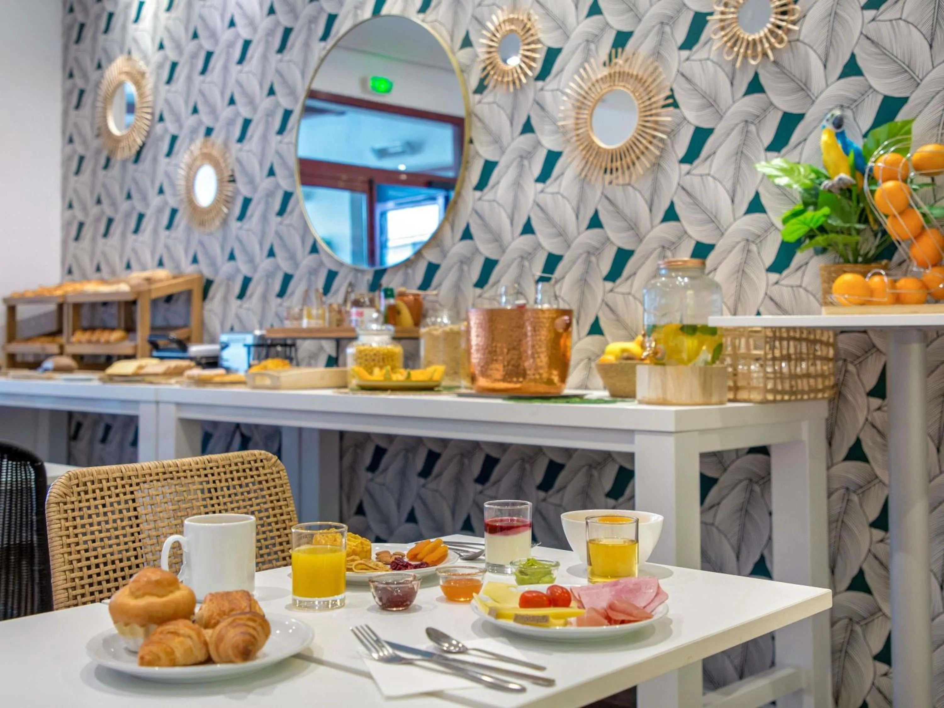 Breakfast in Novotel Suites Perpignan Centre - Grandes Suites & Confort Centre-Ville