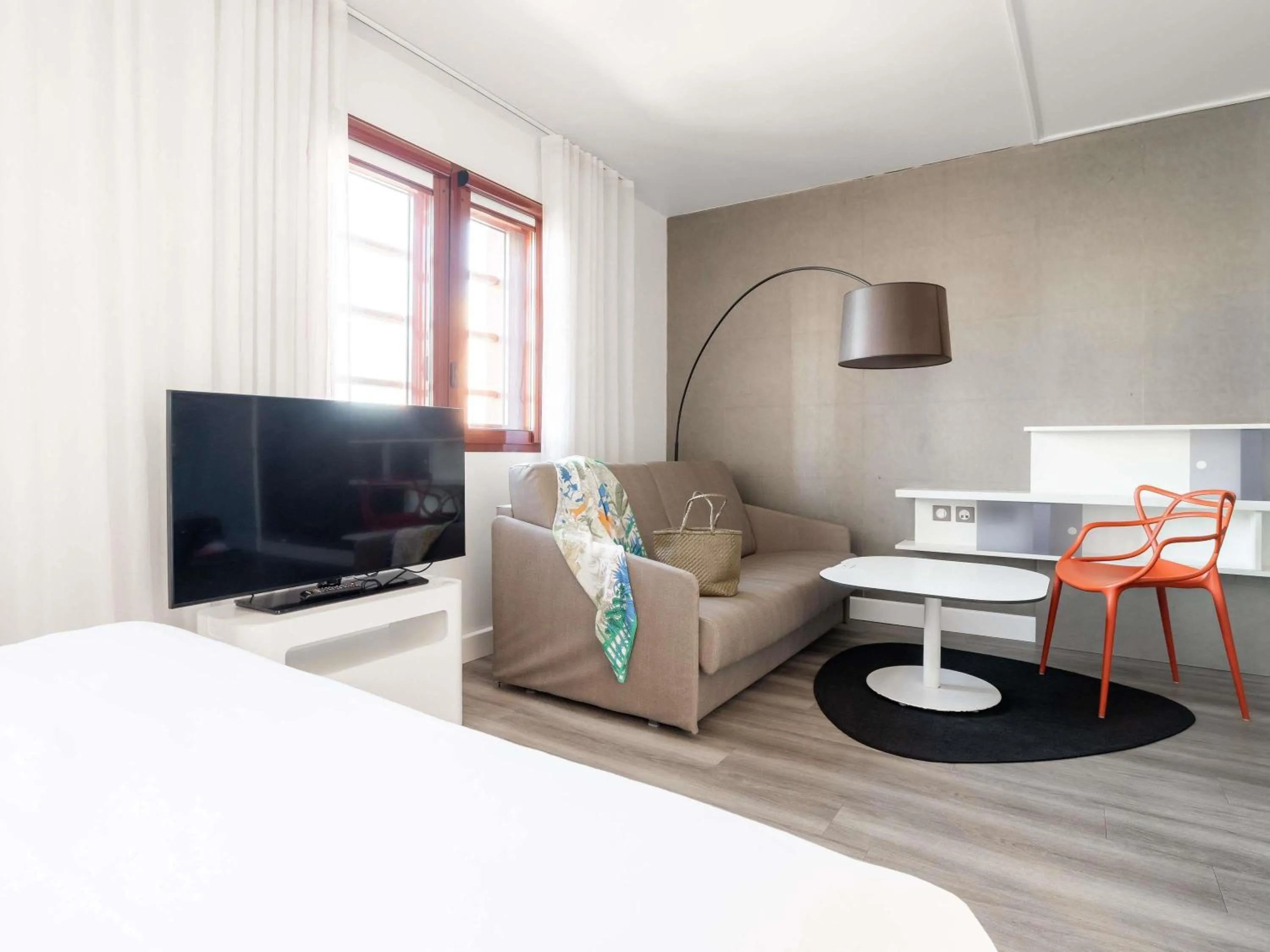 Bedroom, Bed in Novotel Suites Perpignan Centre - Grandes Suites & Confort Centre-Ville