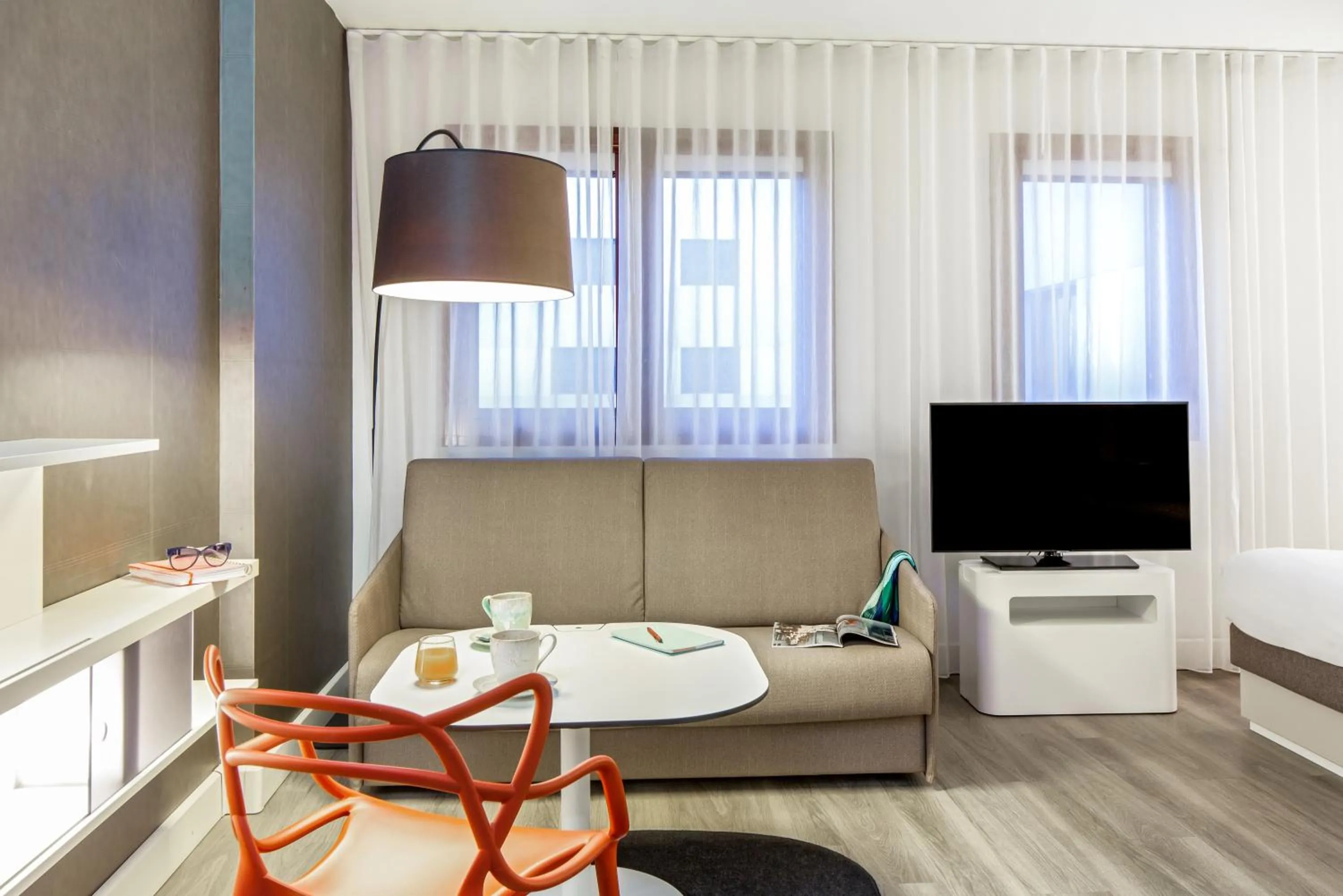 TV and multimedia in Novotel Suites Perpignan Centre - Grandes Suites & Confort Centre-Ville