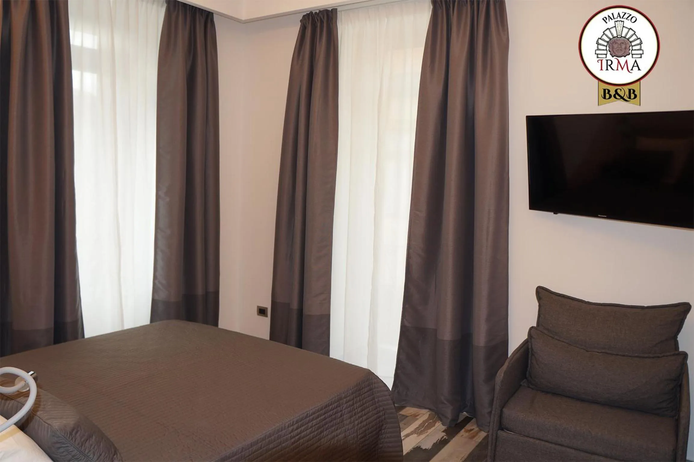 Bed in Palazzo IrMa - Hotel - B&B Luxury